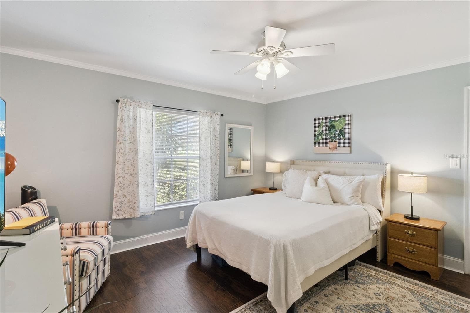 Crown molding and ceiling fan with lights plus no carpet are in the primary bedroom retreat. - 1066 VILLA LN #63, APOPKA
