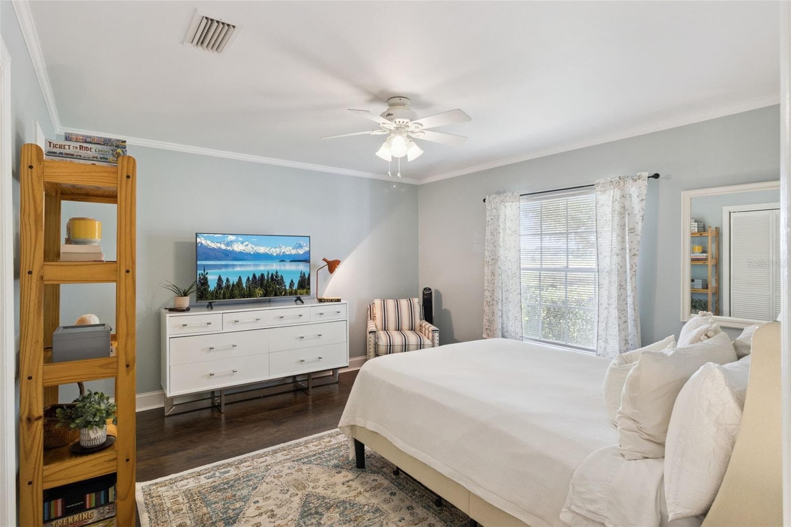 The roomy primary bedroom space includes a cozy reading nook. - 1066 VILLA LN #63, APOPKA