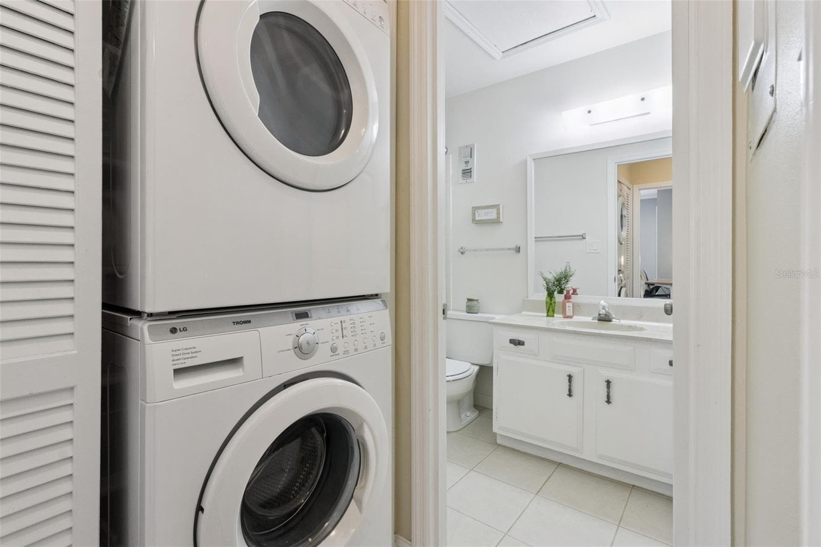 Washer/dryer closet is conveniently inside the home. - 1066 VILLA LN #63, APOPKA