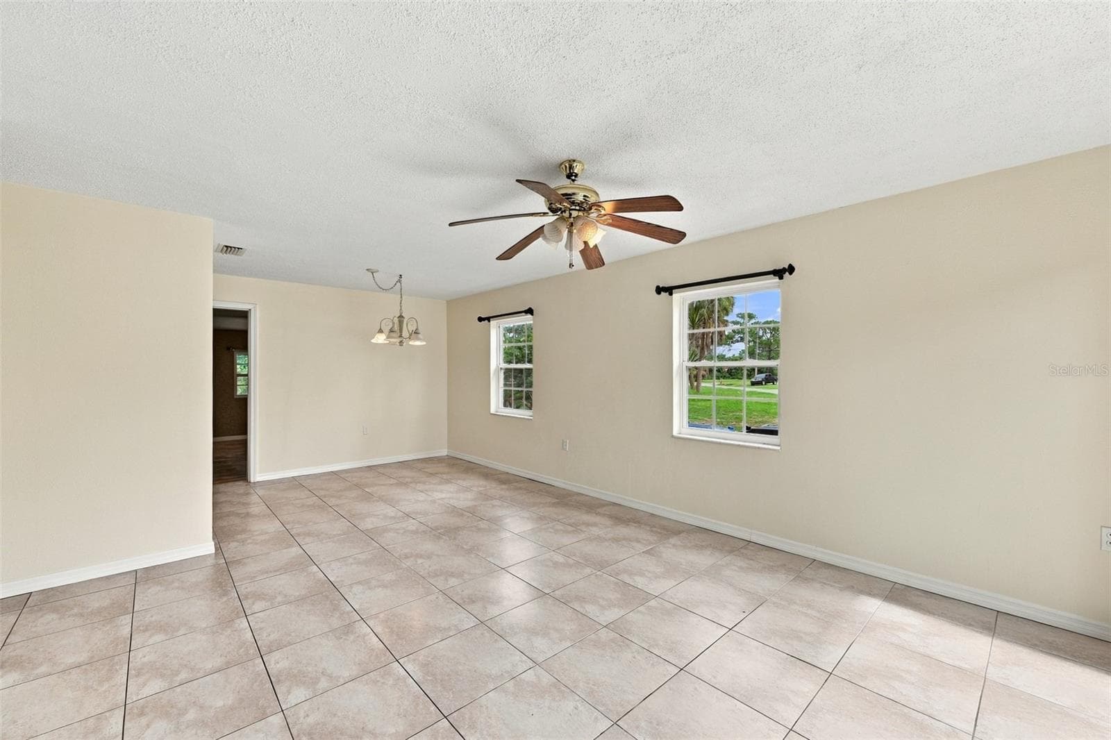 Single Family Residence at 407 7TH ST SW, RUSKIN, photo 7 of 45