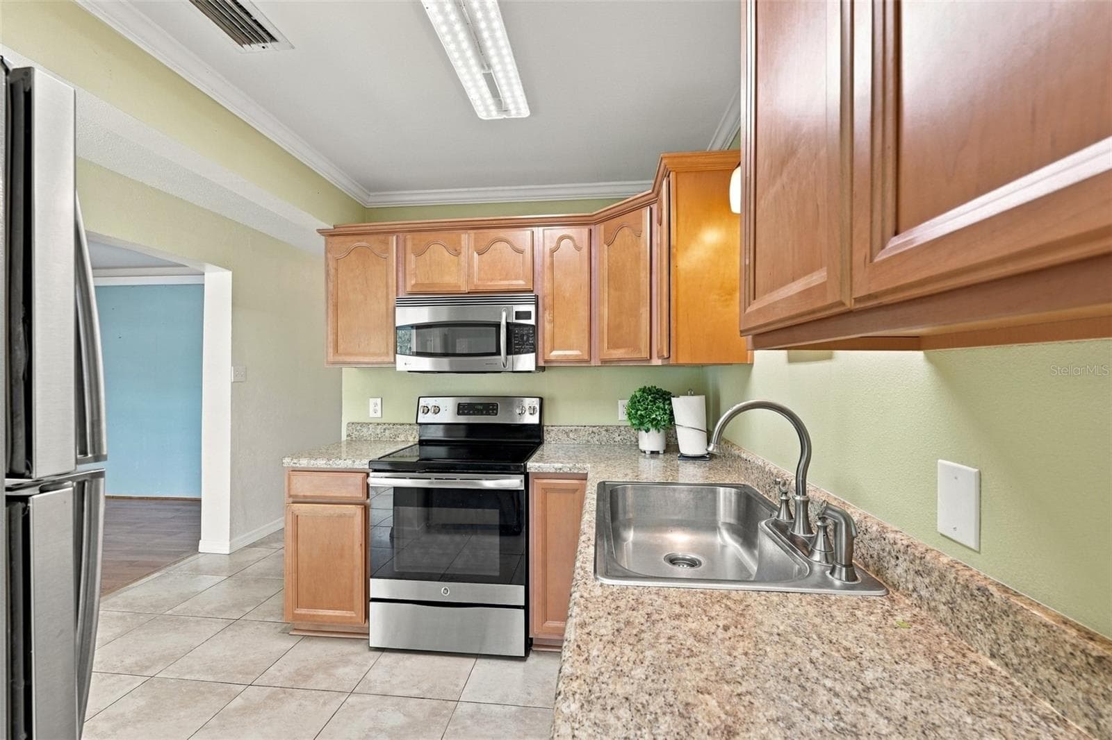 Single Family Residence at 407 7TH ST SW, RUSKIN, photo 11 of 45