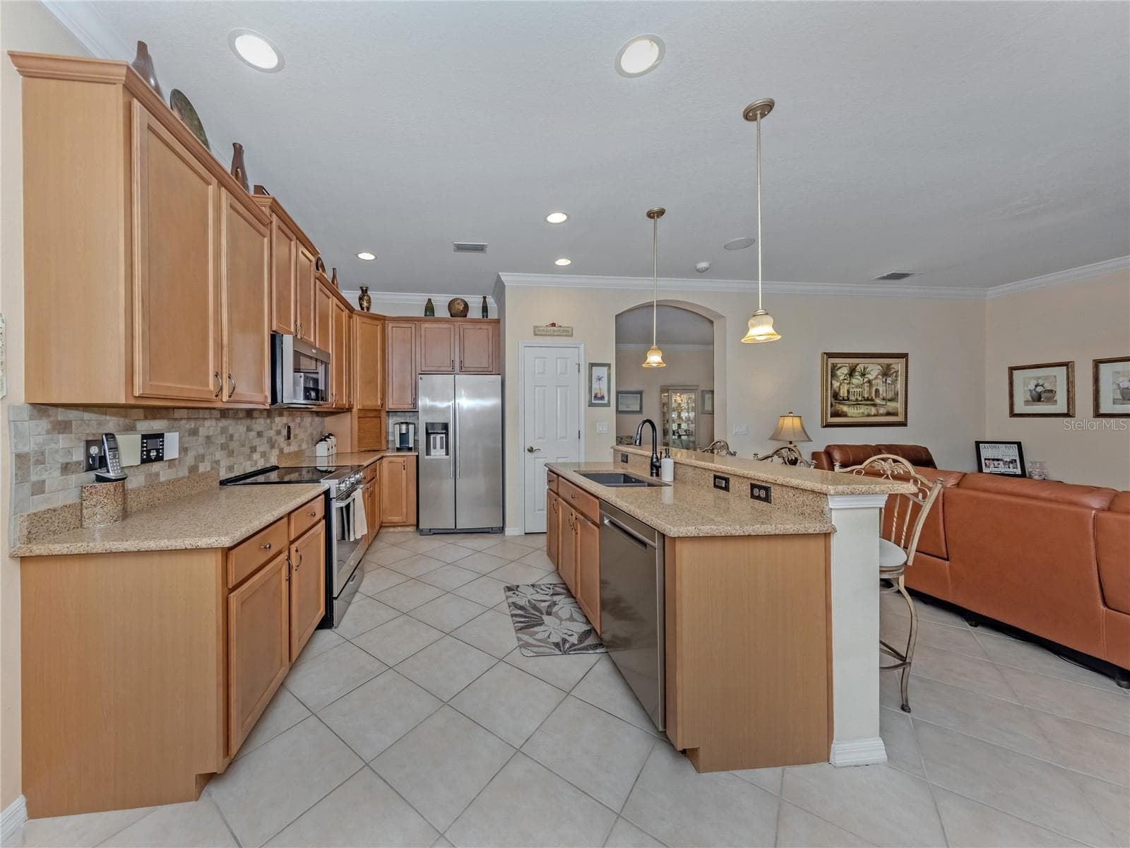 Kitchen with High End Digital appliandes - 20684 CAPELLO DR, VENICE