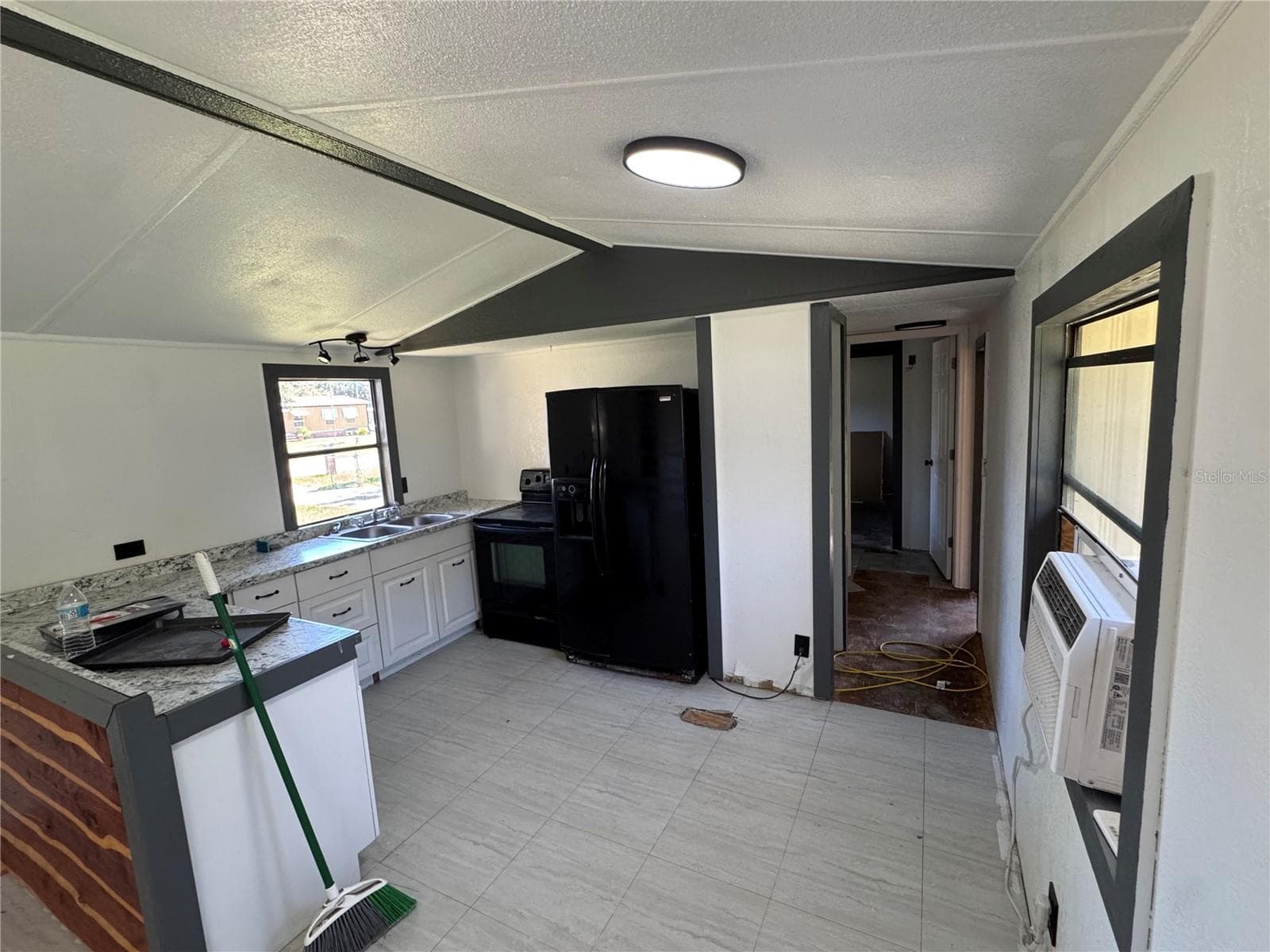 Kitchen - 3256 KILBEE ST, MIMS