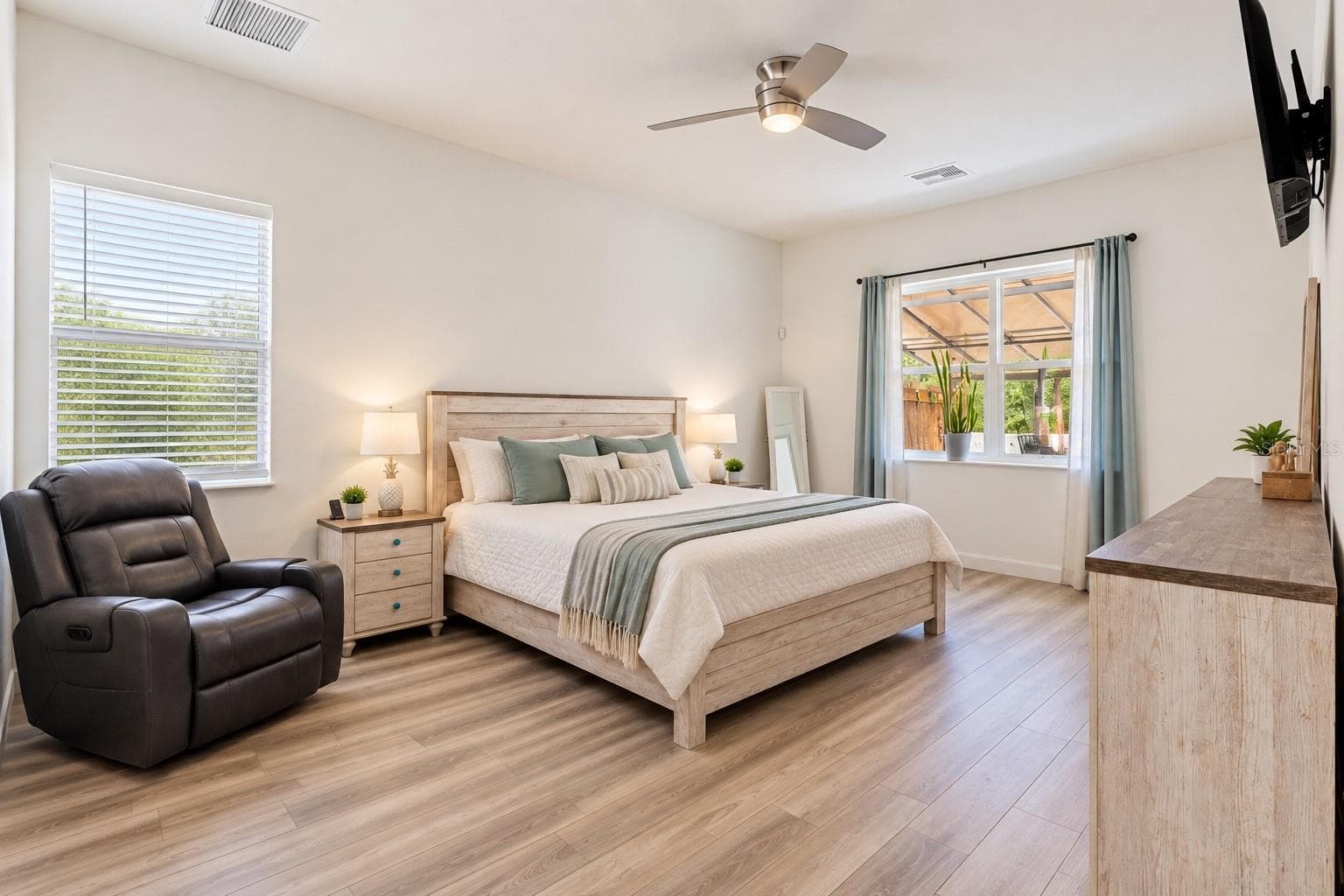 Primary bedroom - 11153 WOOD OWL AVE, WEEKI WACHEE