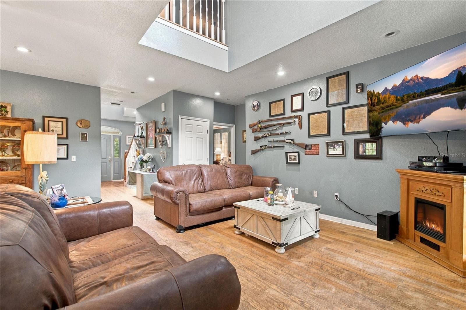 The living room is open to the kitchen and the second floor. The doorway in the right back is to the primary bedroom. This view also shows the entry way. - 3850 GRANADA DR, INDIAN LAKE ESTATES