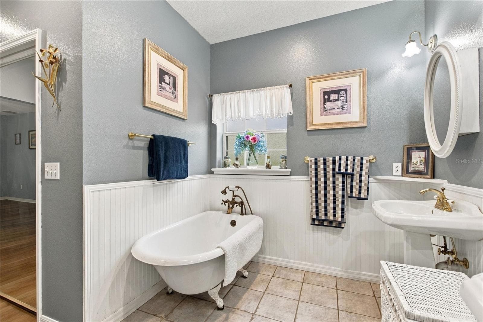 Notice the pretty bead board - 3850 GRANADA DR, INDIAN LAKE ESTATES