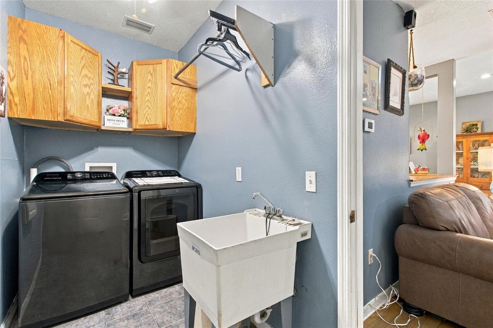Laundry room is located off of the living area. There is also access to the garage from the laundry room. - 3850 GRANADA DR, INDIAN LAKE ESTATES