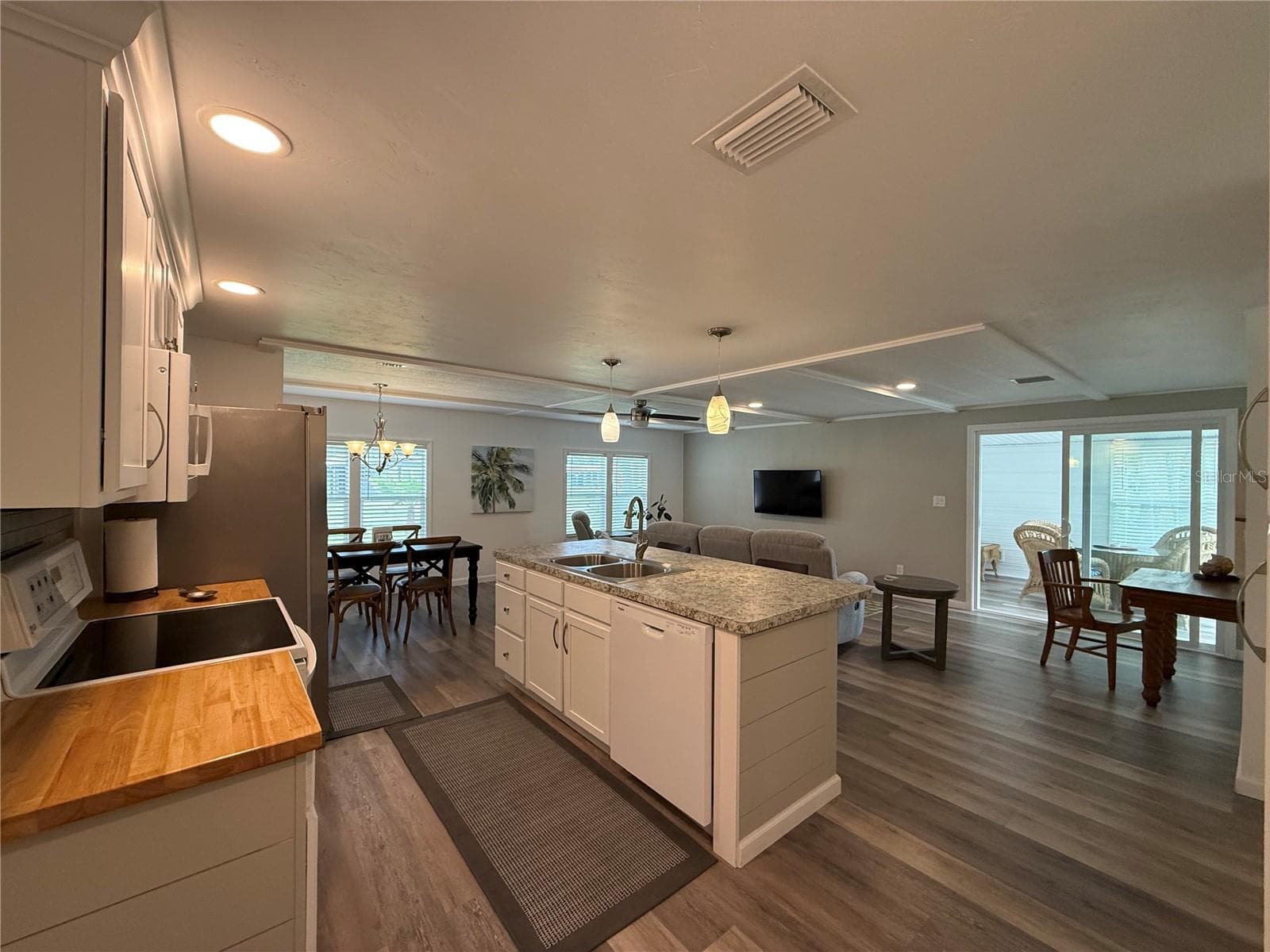 Manufactured Home at 26 S BOBWHITE RD, WILDWOOD, photo 4 of 50