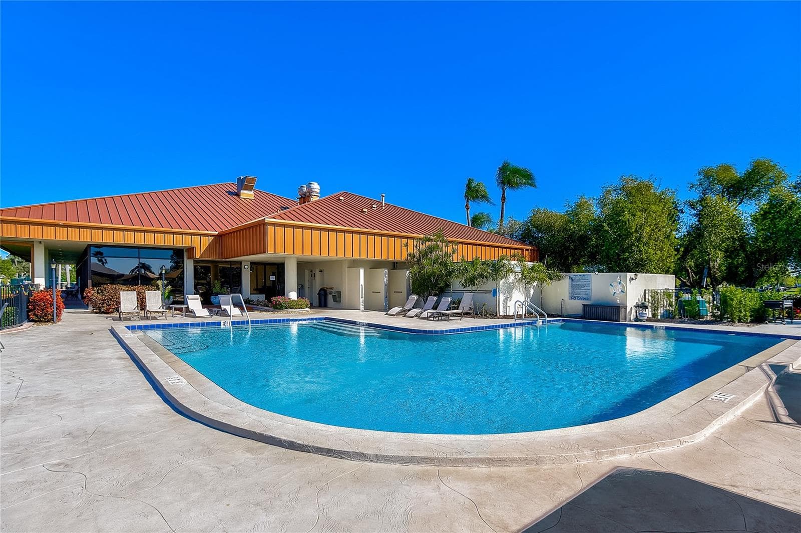 Peridia pool - 4238 CADDIE DR E, BRADENTON