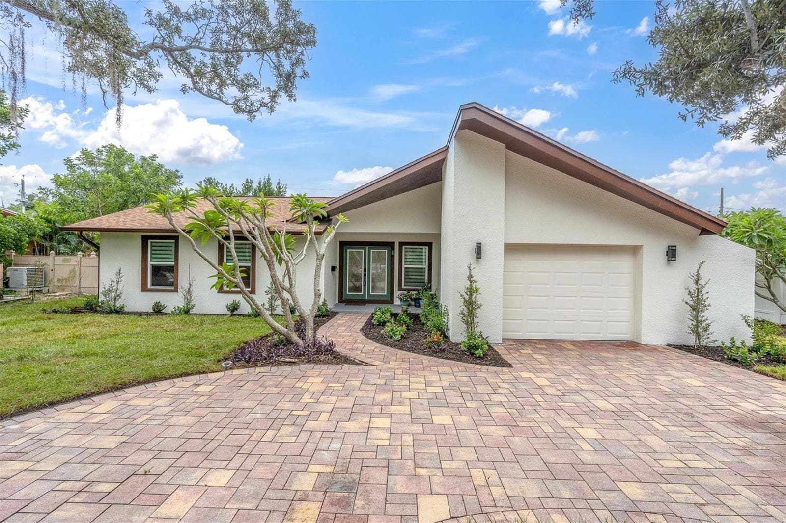 2010 PINELLAS POINT DR S