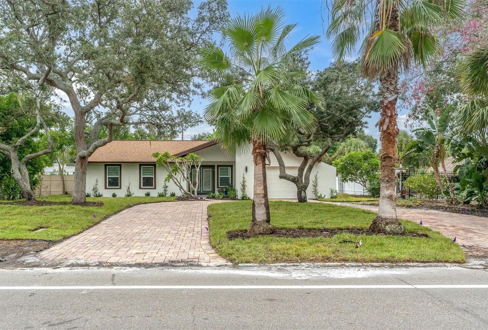 2010 PINELLAS POINT DR S