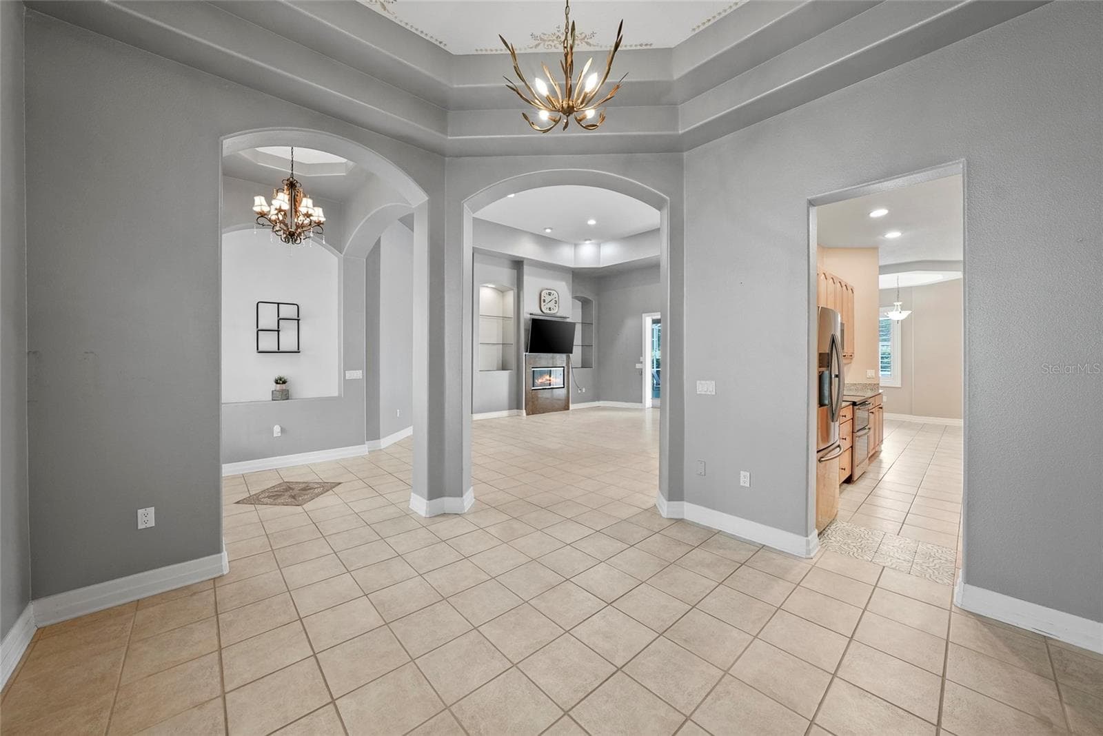 Single Family Residence at 18823 WIMBLEDON CIR, LUTZ, photo 9 of 43