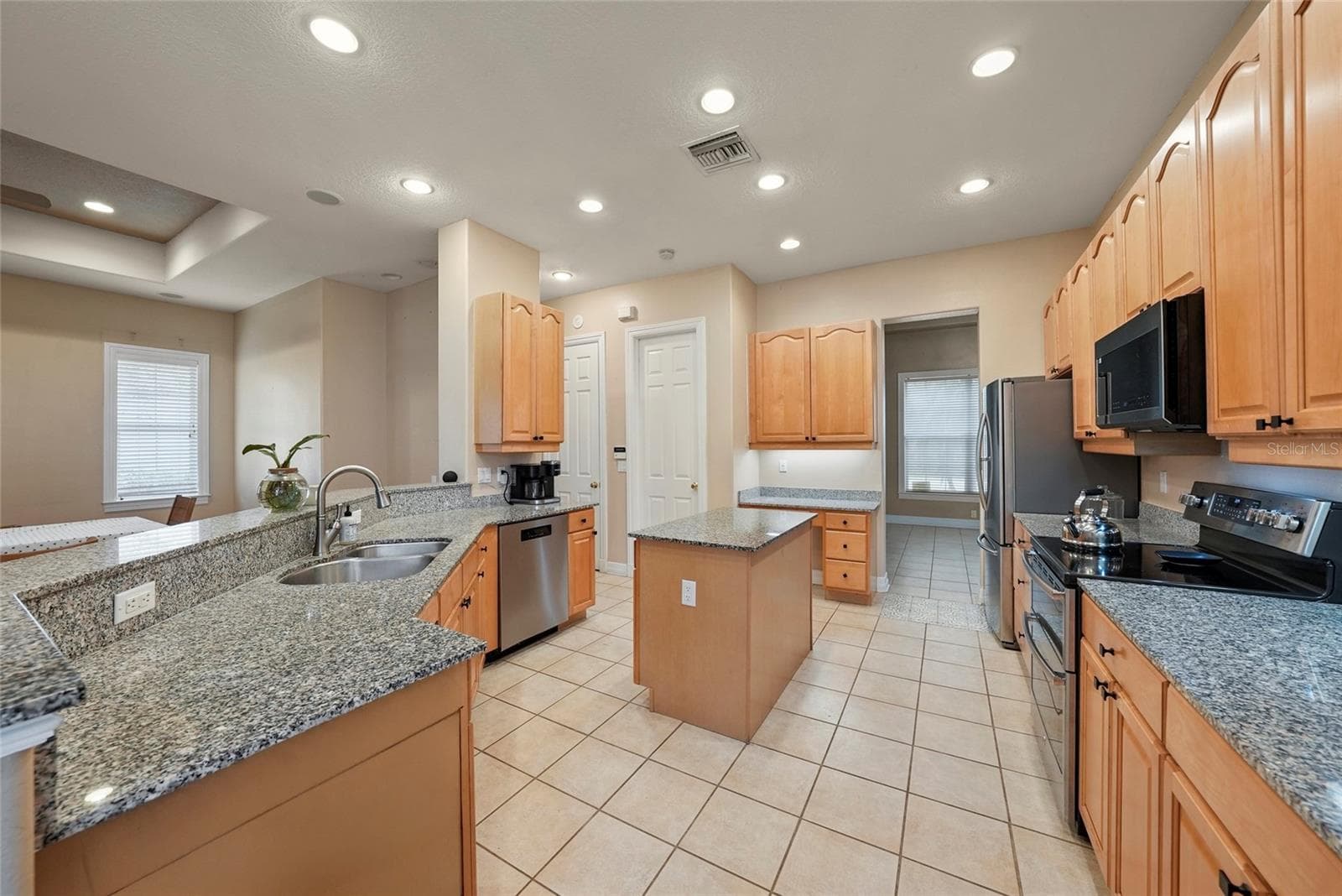 Single Family Residence at 18823 WIMBLEDON CIR, LUTZ, photo 15 of 43