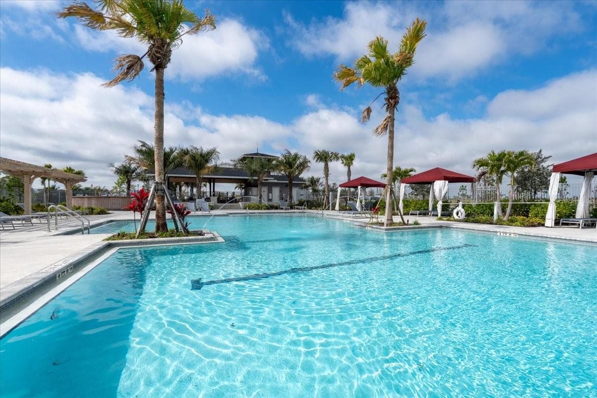 Heated community pool - 17085 LUMINOUS AVE, VENICE