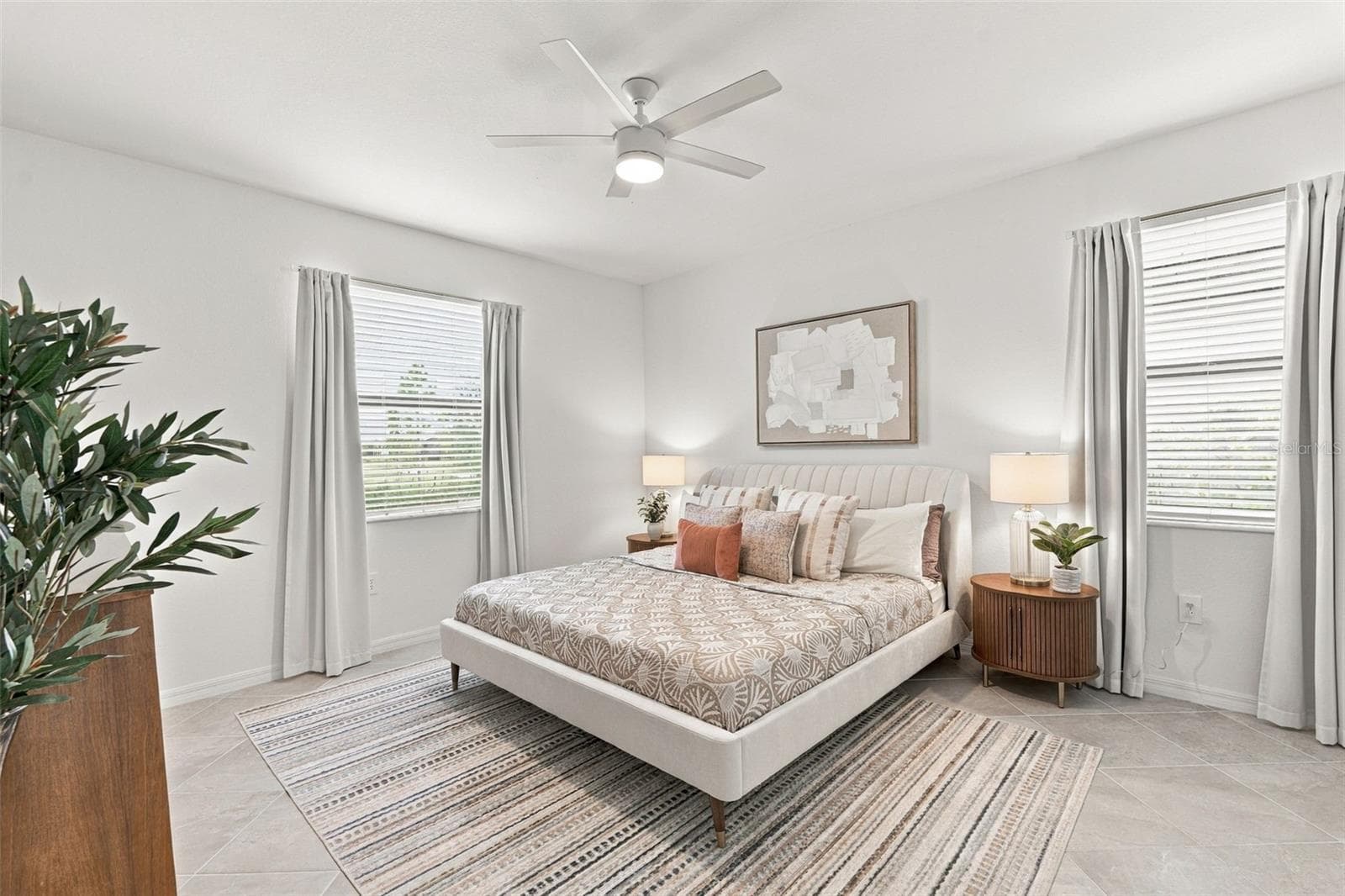 Single Family Residence at 17085 LUMINOUS AVE, VENICE, photo 24 of 85