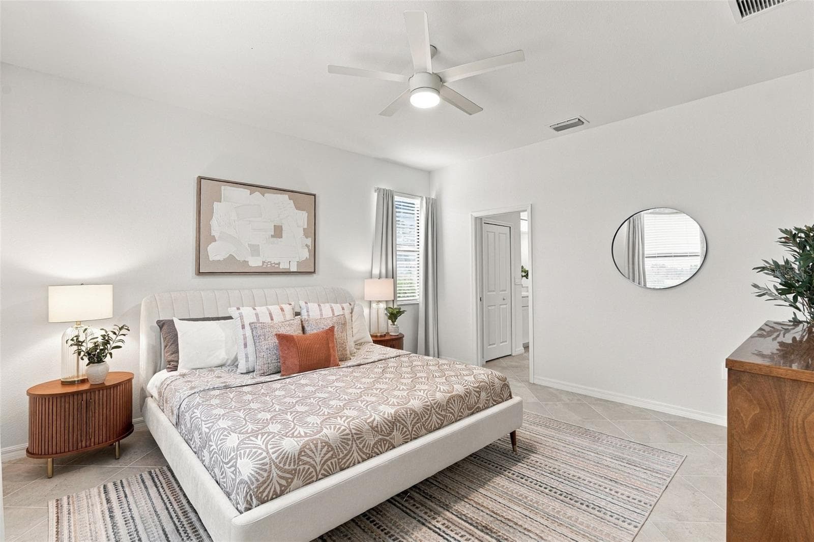 Single Family Residence at 17085 LUMINOUS AVE, VENICE, photo 25 of 85
