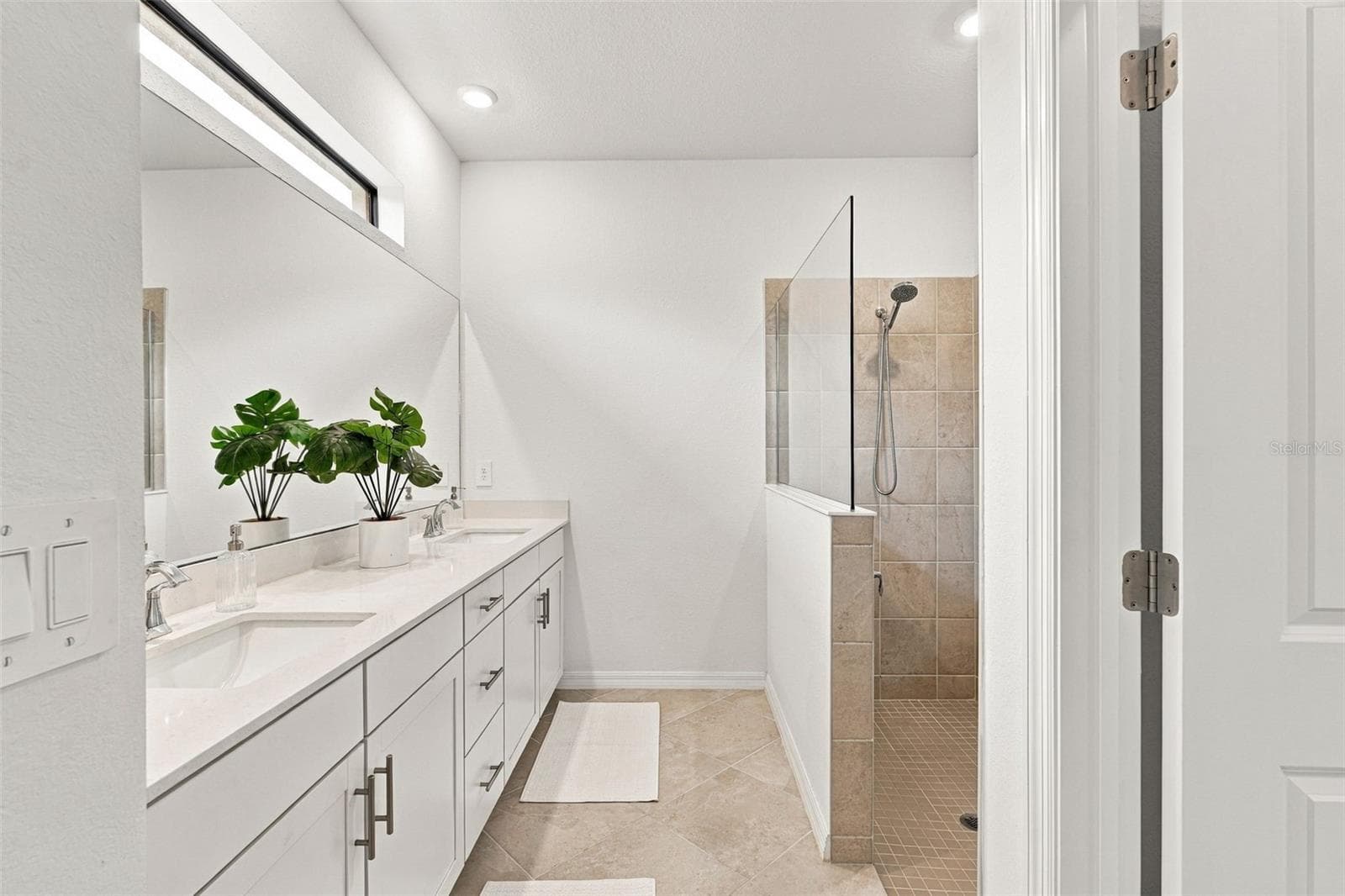 Single Family Residence at 17085 LUMINOUS AVE, VENICE, photo 28 of 85