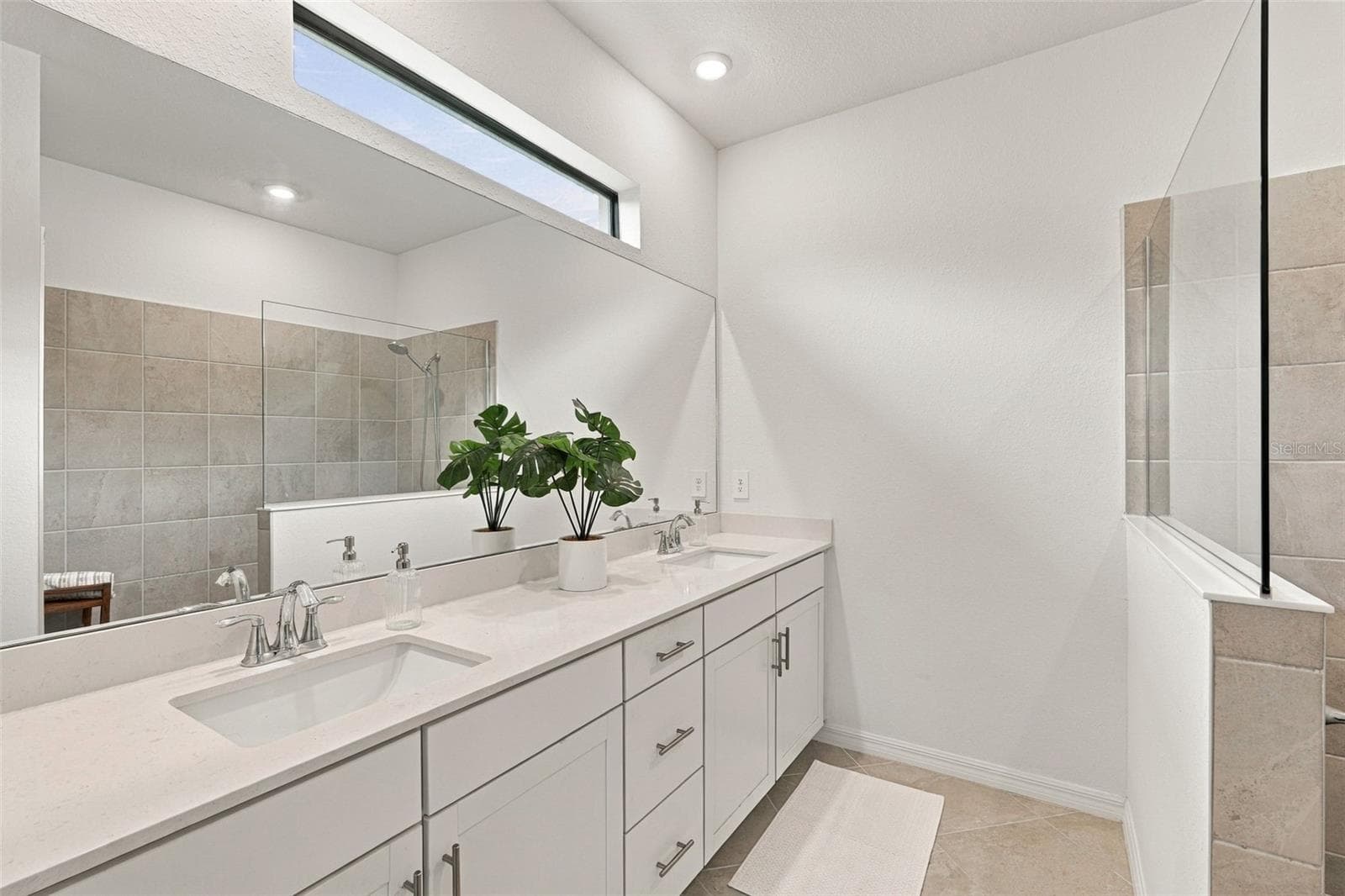 Single Family Residence at 17085 LUMINOUS AVE, VENICE, photo 29 of 85