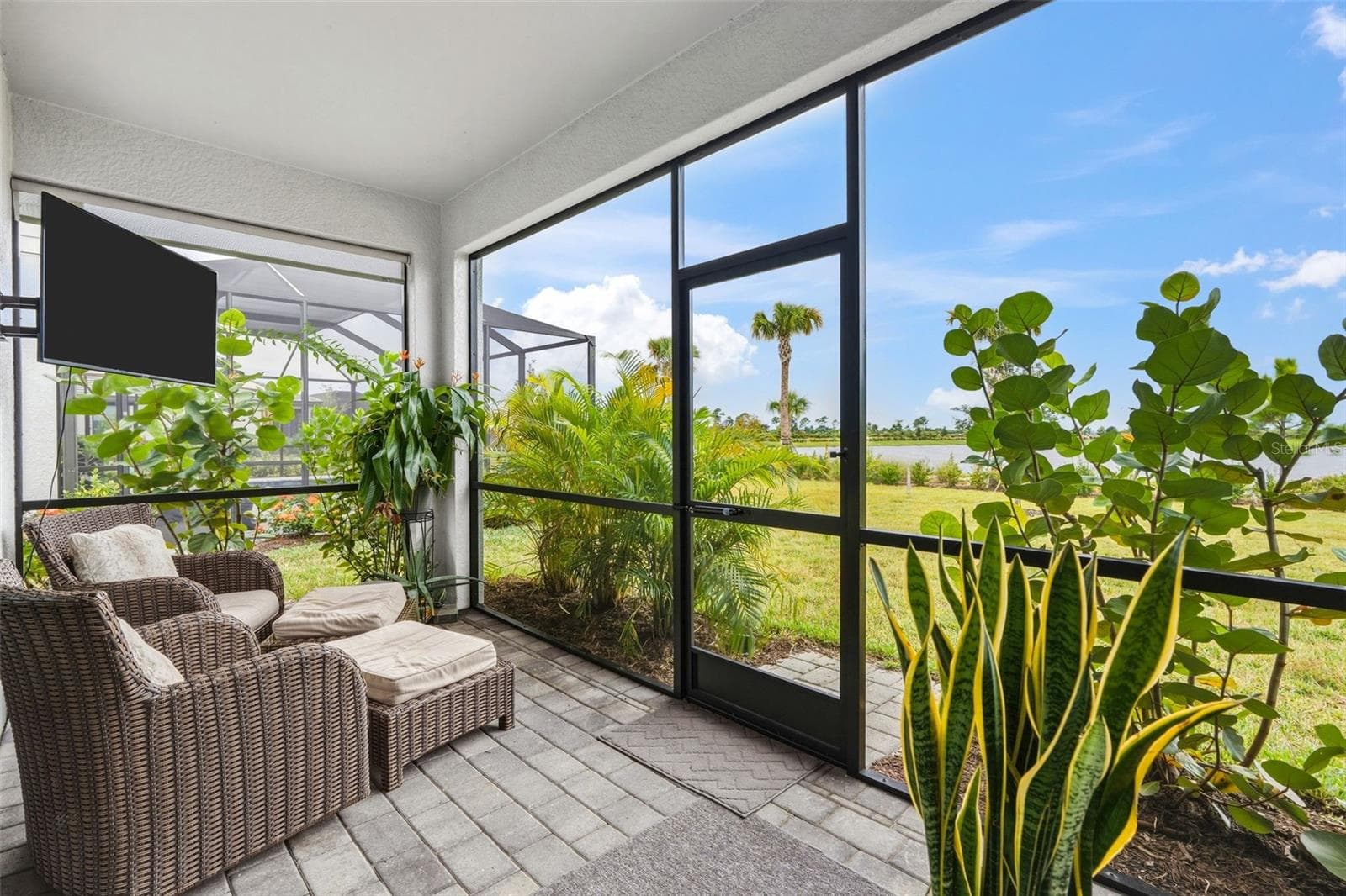 Single Family Residence at 17085 LUMINOUS AVE, VENICE, photo 40 of 85