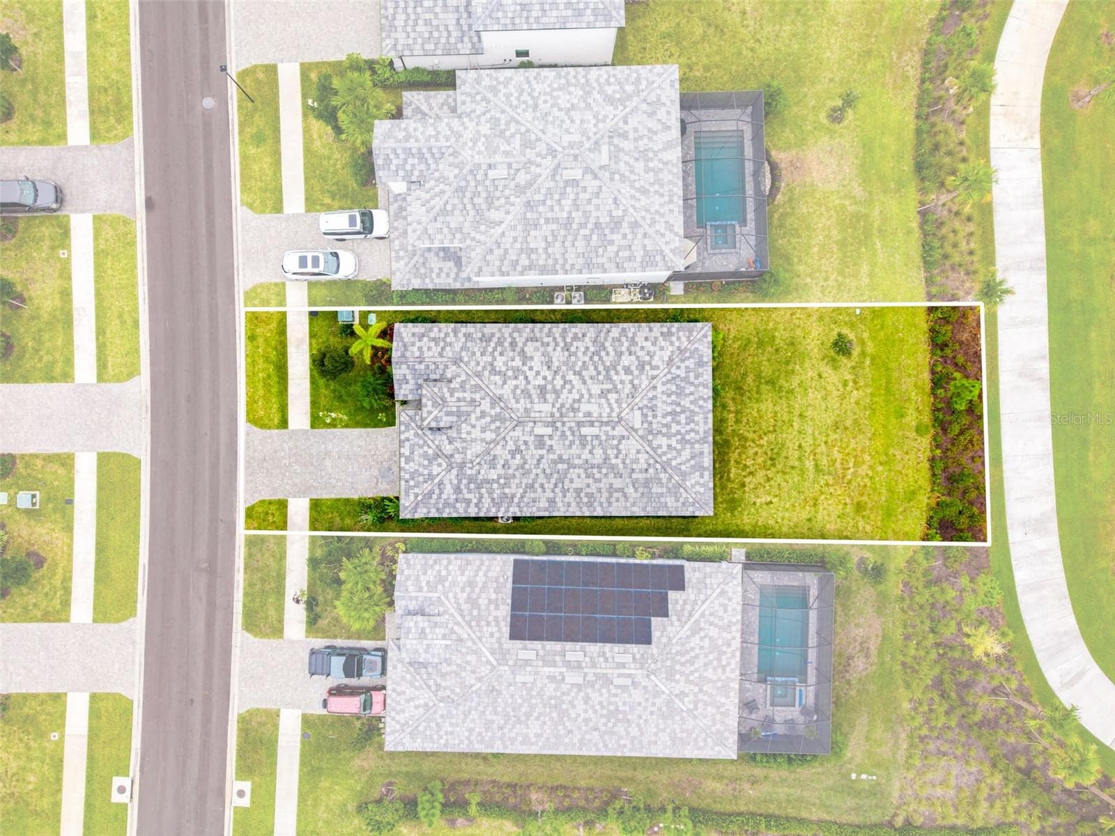 Single Family Residence at 17085 LUMINOUS AVE, VENICE, photo 41 of 85