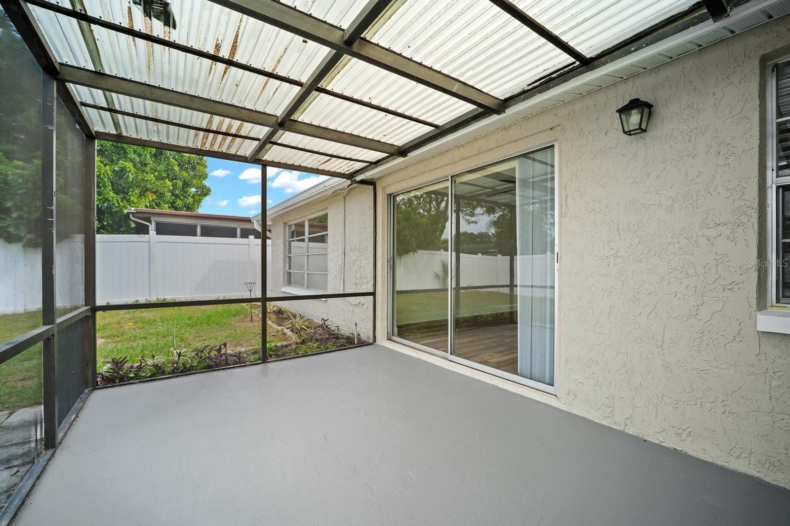 Enclosed Porch, plenty of Room for Entertainment - 7805 BURNHAM DR, PORT RICHEY