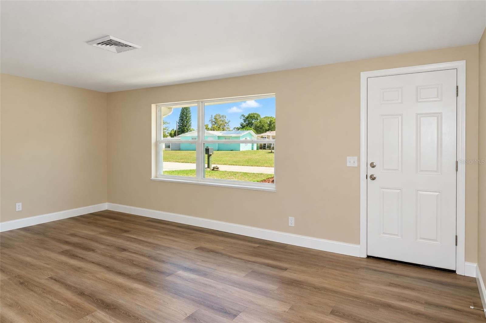 Single Family Residence at 3521 KIMBERLY OAKS DR, HOLIDAY, photo 2 of 15