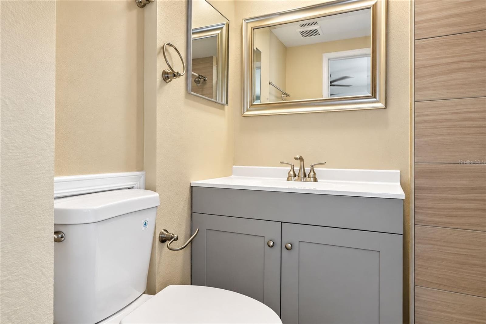 Single Family Residence at 3521 KIMBERLY OAKS DR, HOLIDAY, photo 7 of 15