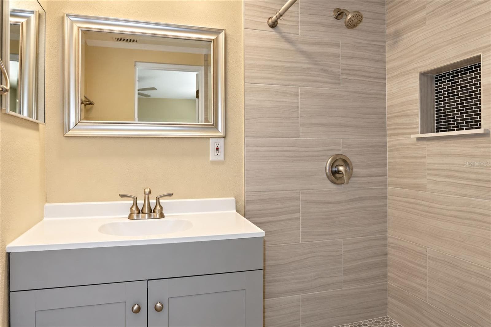 Single Family Residence at 3521 KIMBERLY OAKS DR, HOLIDAY, photo 8 of 15