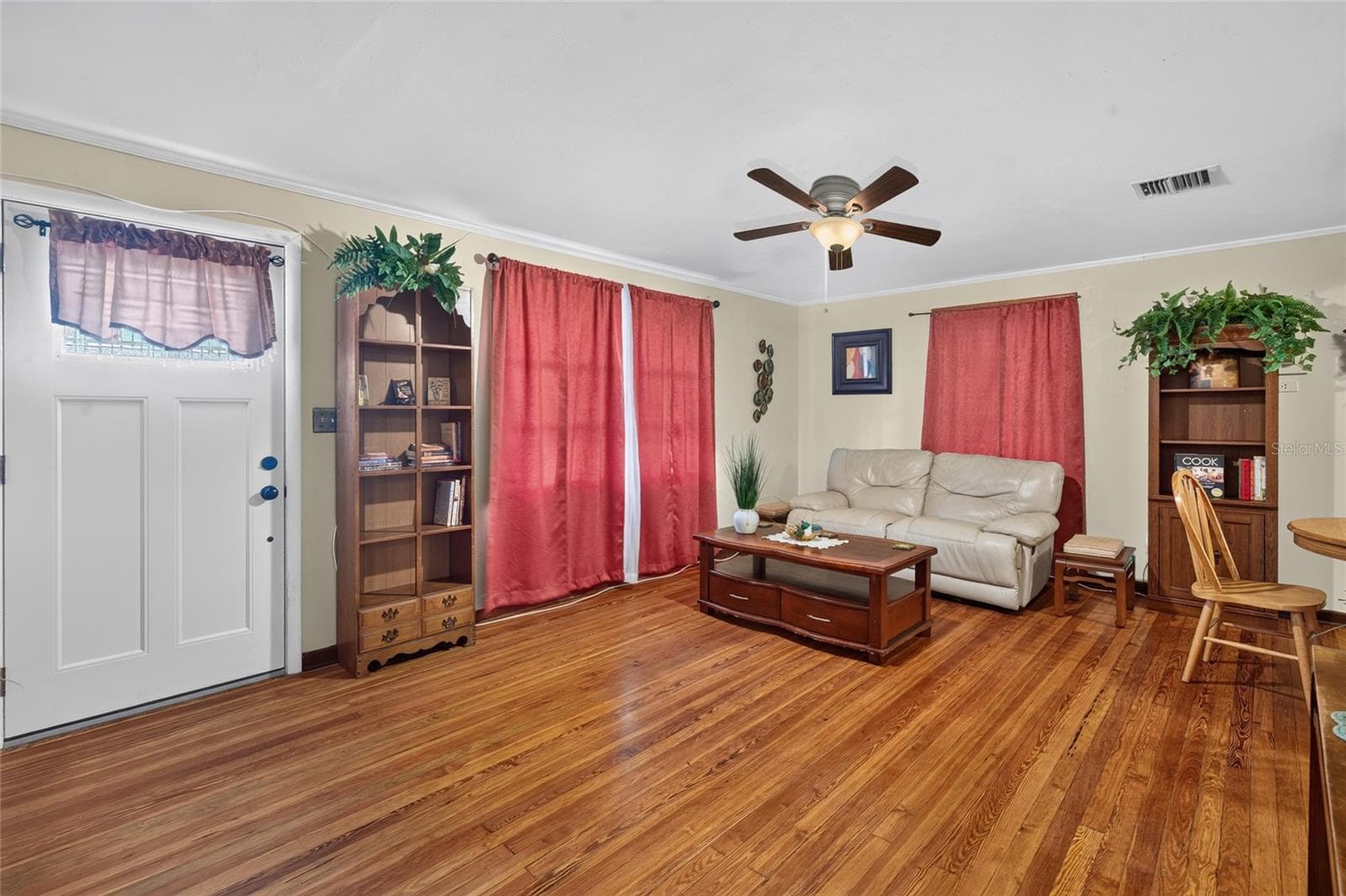 Single Family Residence at 210 NEBRASKA AVE, LEESBURG, photo 4 of 23