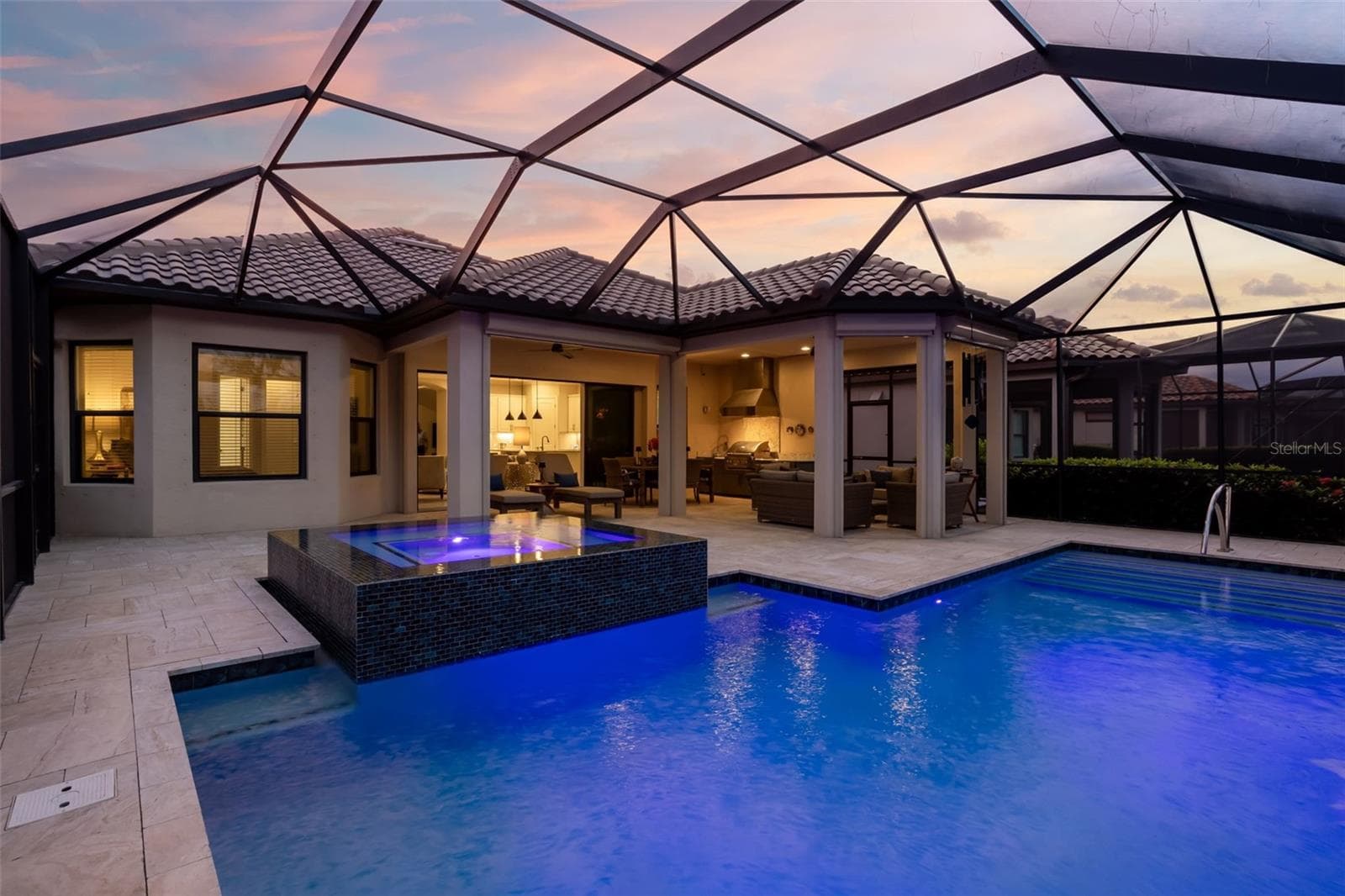 Fiver optic pool lighting with remote control - 12807 SORRENTO WAY, BRADENTON