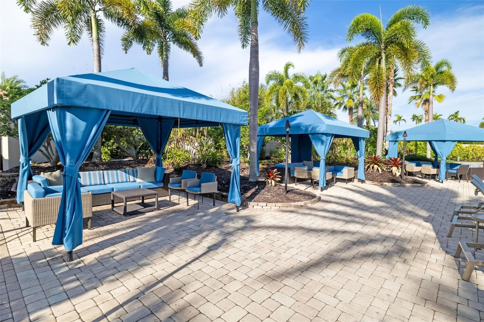 Rent a cabana for the day - 12807 SORRENTO WAY, BRADENTON