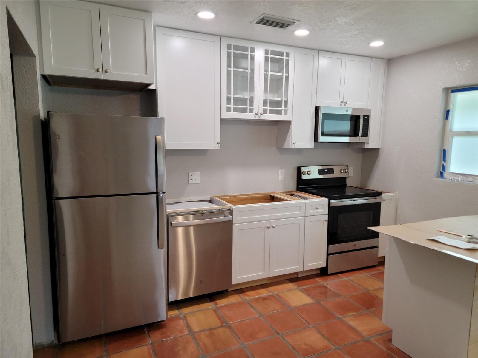 2117 Kitchen - 2117 3RD AVE E, BRADENTON