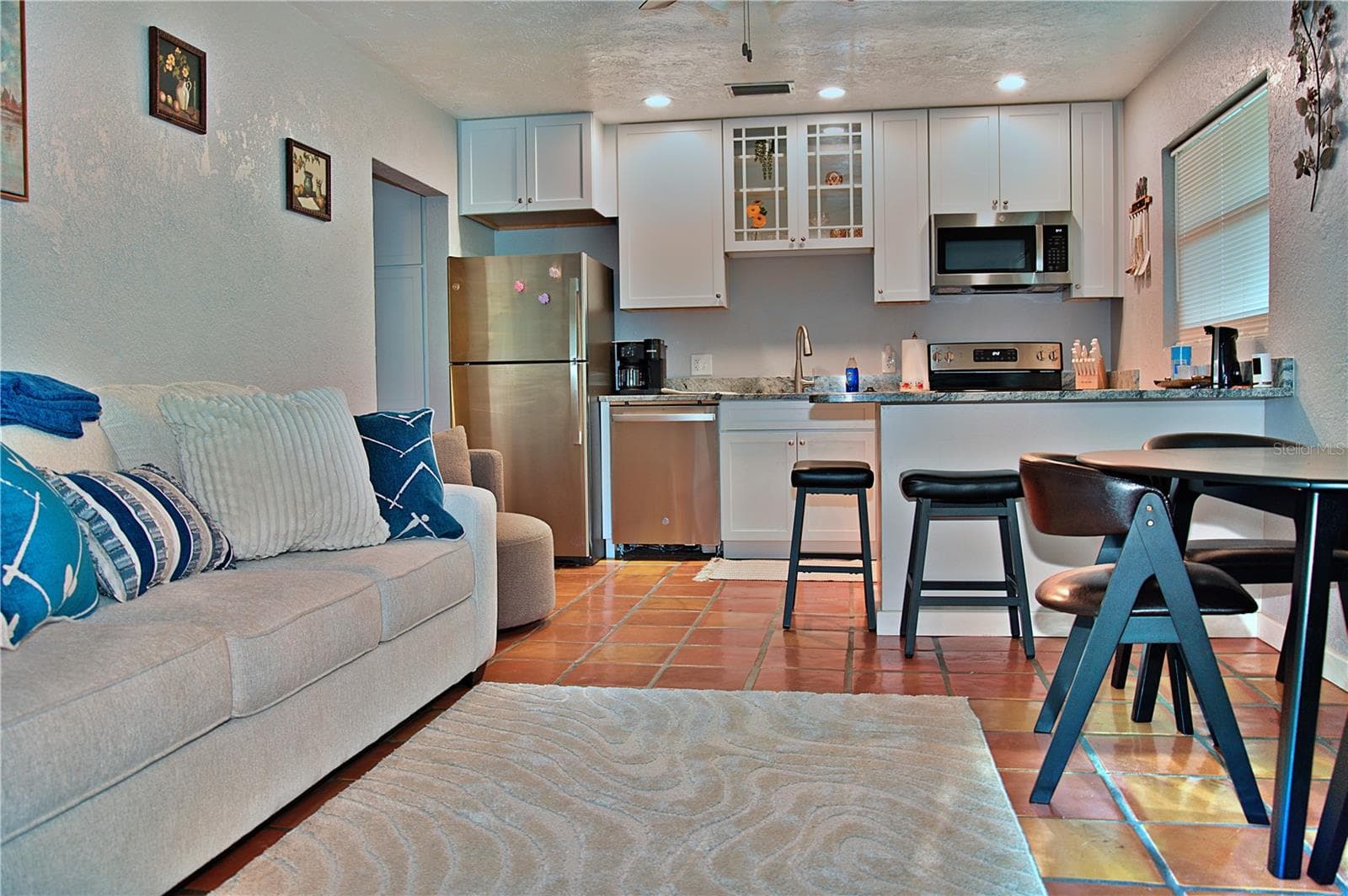 Living room Kitchen - 2117 3RD AVE E, BRADENTON