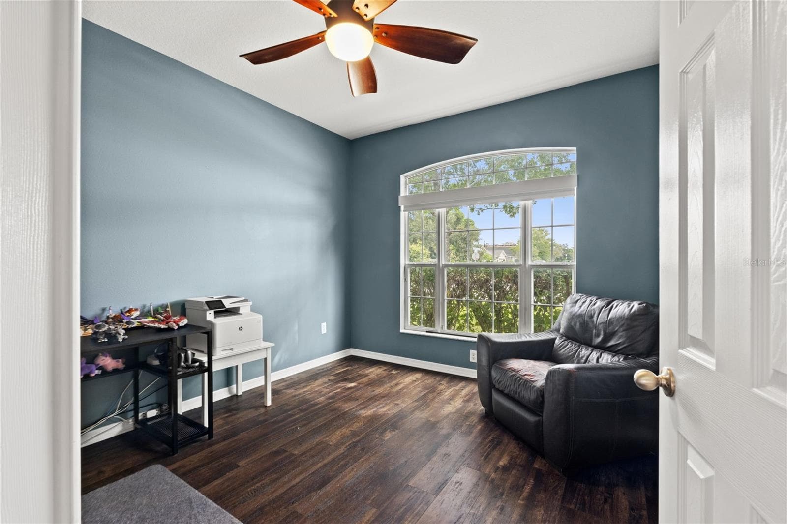 Need a dedicated workspace? The separate den provides the privacy and flexibility to work comfortably from home. - 1419 BLUE MARLIN BLVD, HOLIDAY