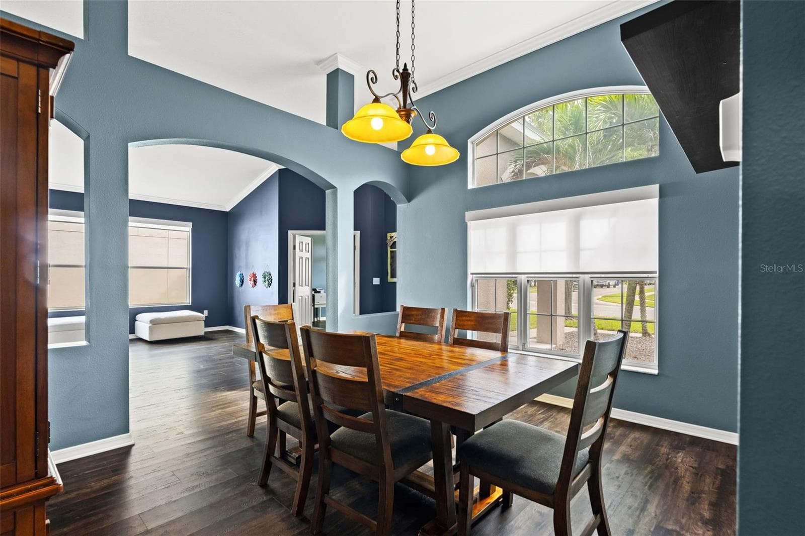 Open sightlines between the dining and living areas make the floor plan feel spacious without sacrificing defined rooms. - 1419 BLUE MARLIN BLVD, HOLIDAY