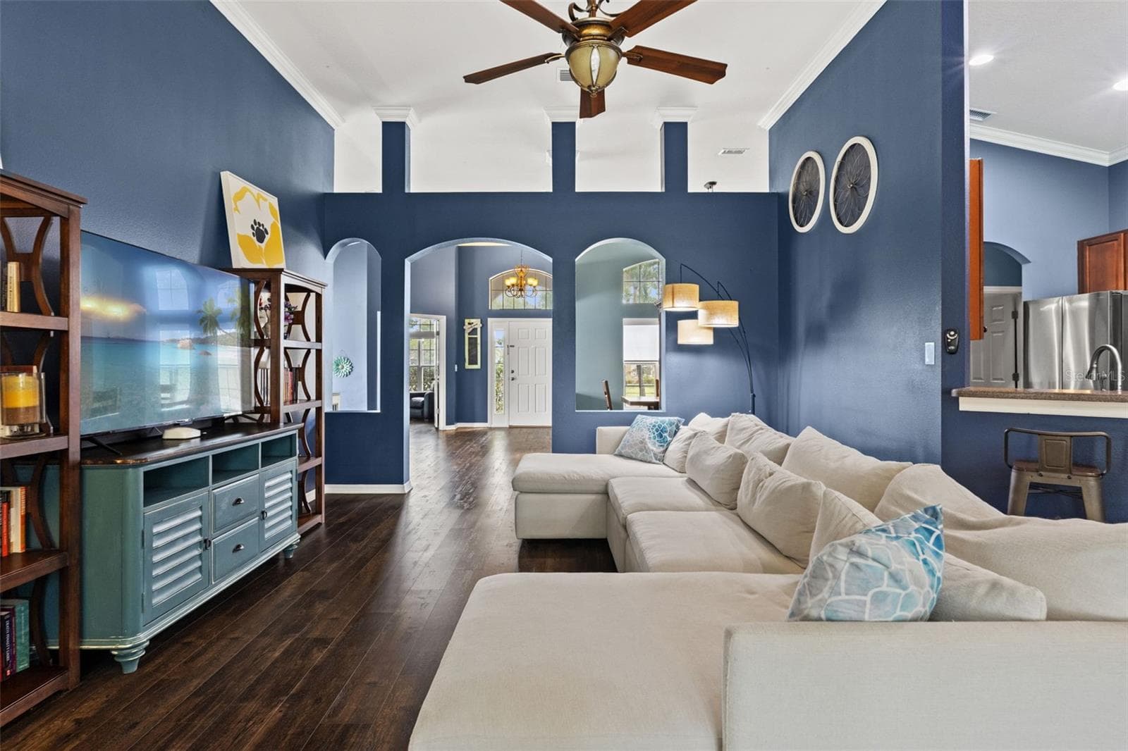 The family room’s generous proportions easily accommodate a large sectional while maintaining comfortable circulation through the room. - 1419 BLUE MARLIN BLVD, HOLIDAY