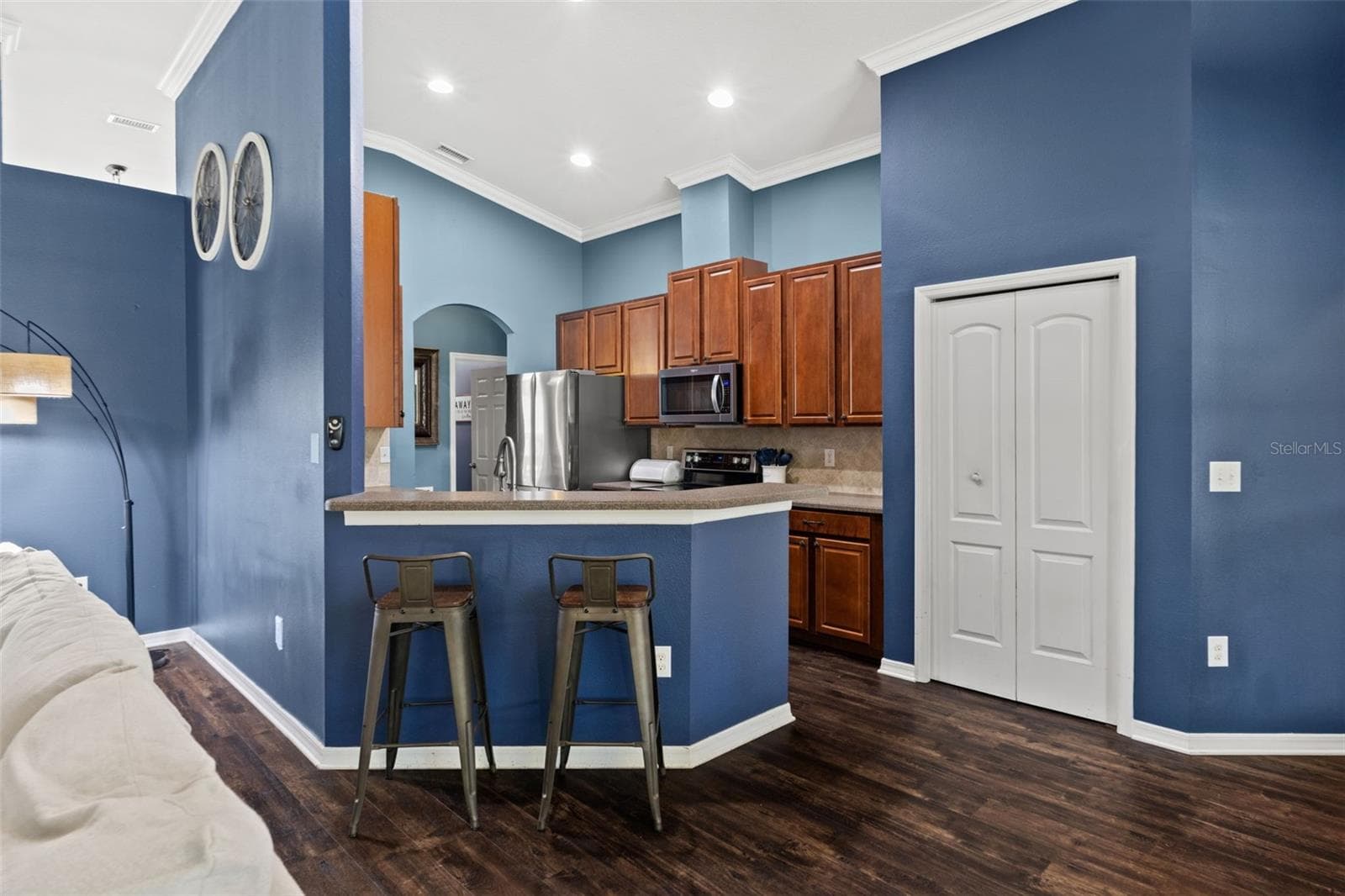 A breakfast bar adds casual seating and creates a natural transition between the kitchen and family room. - 1419 BLUE MARLIN BLVD, HOLIDAY