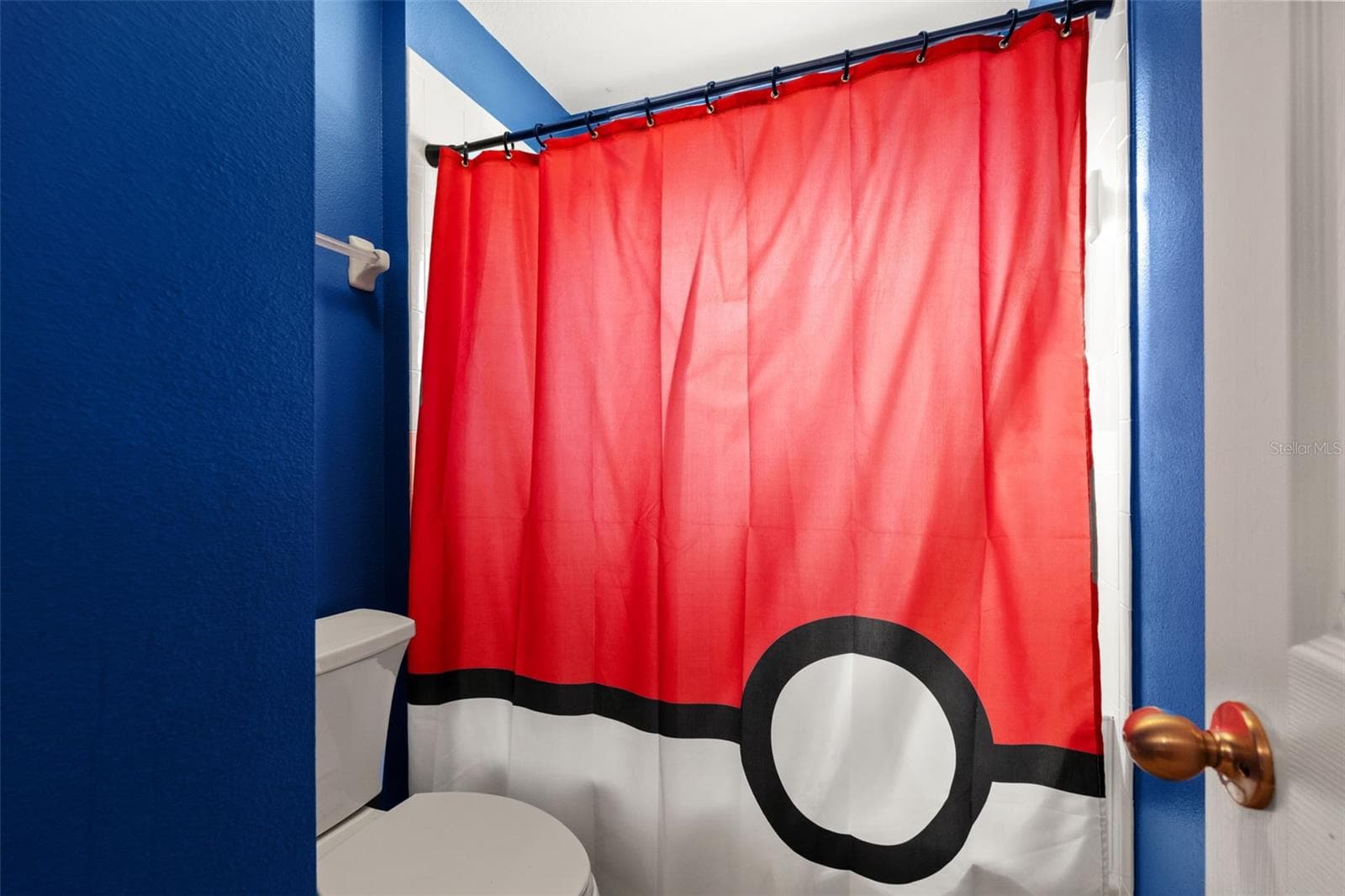 A tub-and-shower combination makes this full bath practical for guests or household members. - 1419 BLUE MARLIN BLVD, HOLIDAY