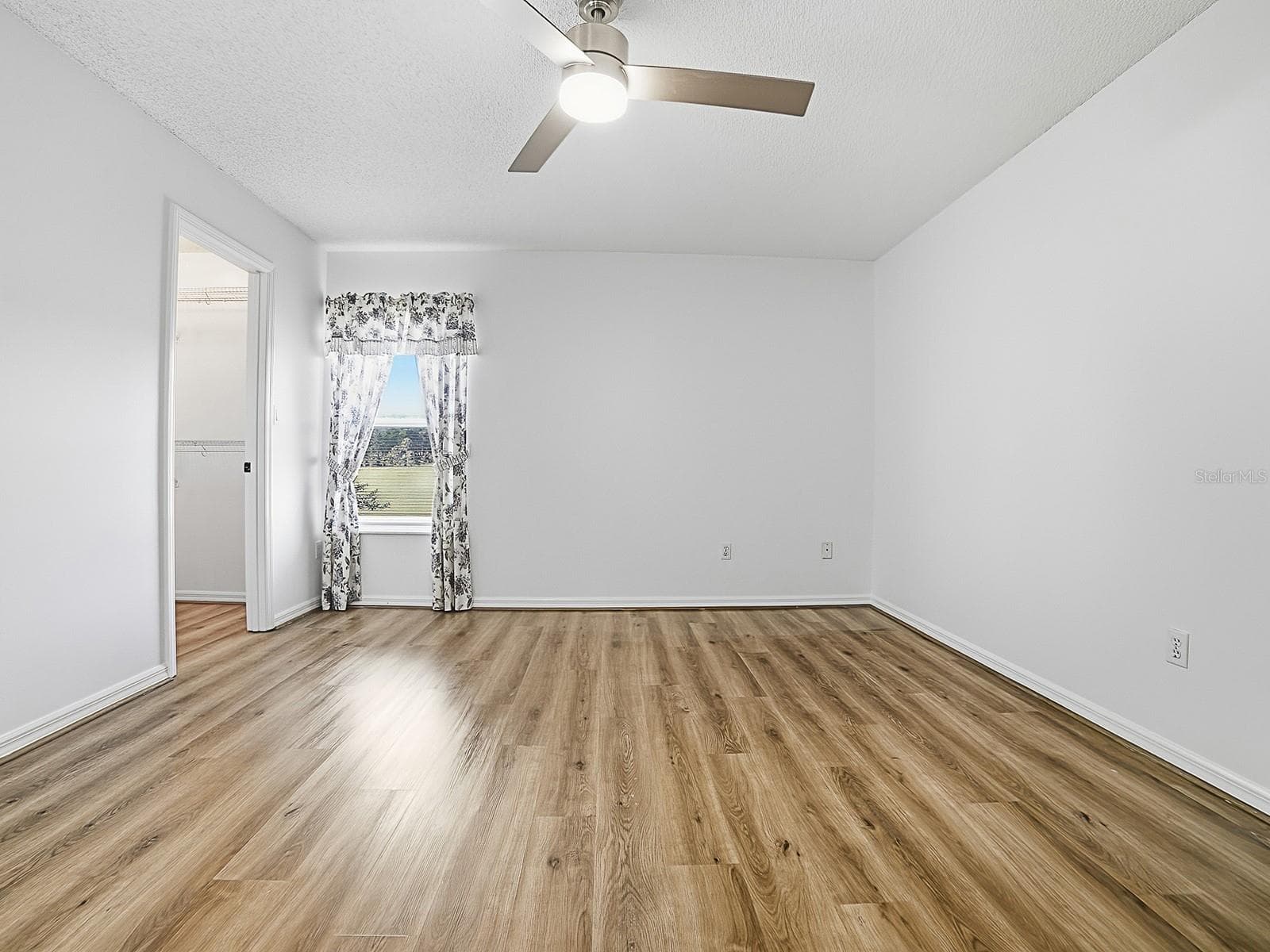 Single Family Residence at 4952 HERON RUN CIR, LEESBURG, photo 22 of 58