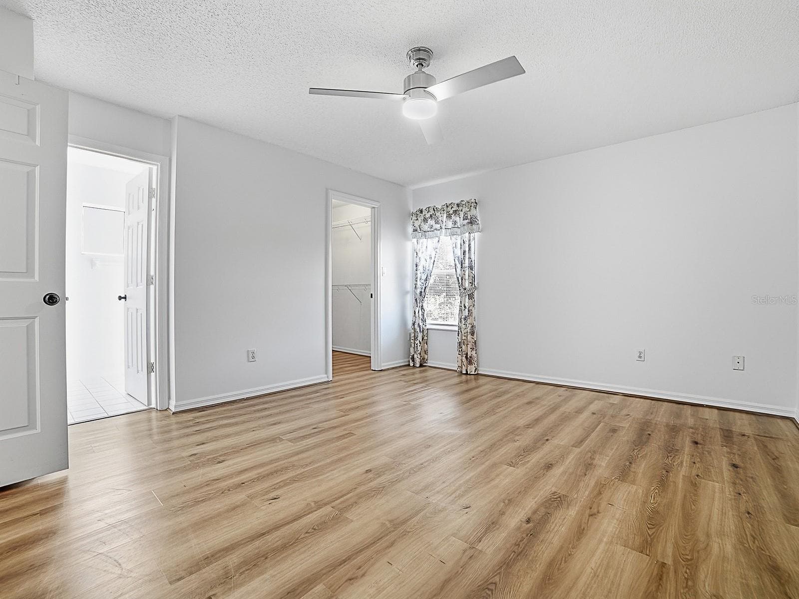 Single Family Residence at 4952 HERON RUN CIR, LEESBURG, photo 24 of 58