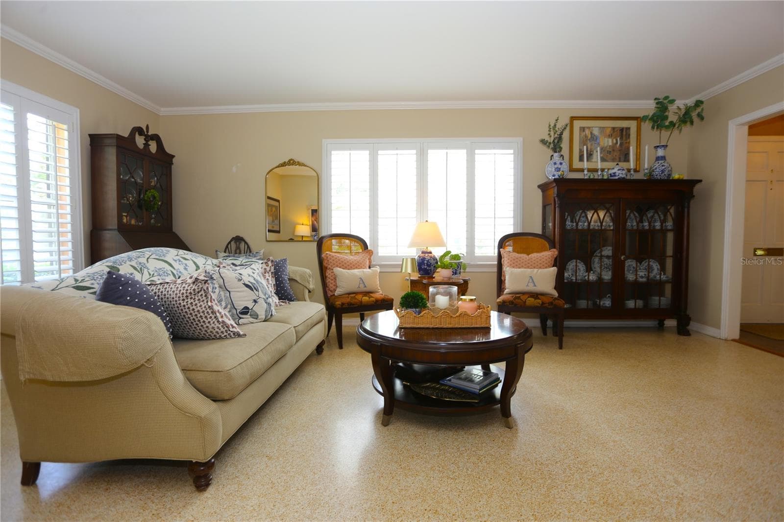 Large Living Room - 4414 W WATROUS AVE, TAMPA