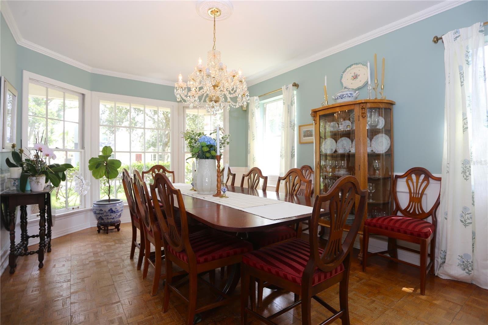 Beautiful Dining room Perfect for Thanksgiving Dinner - 4414 W WATROUS AVE, TAMPA