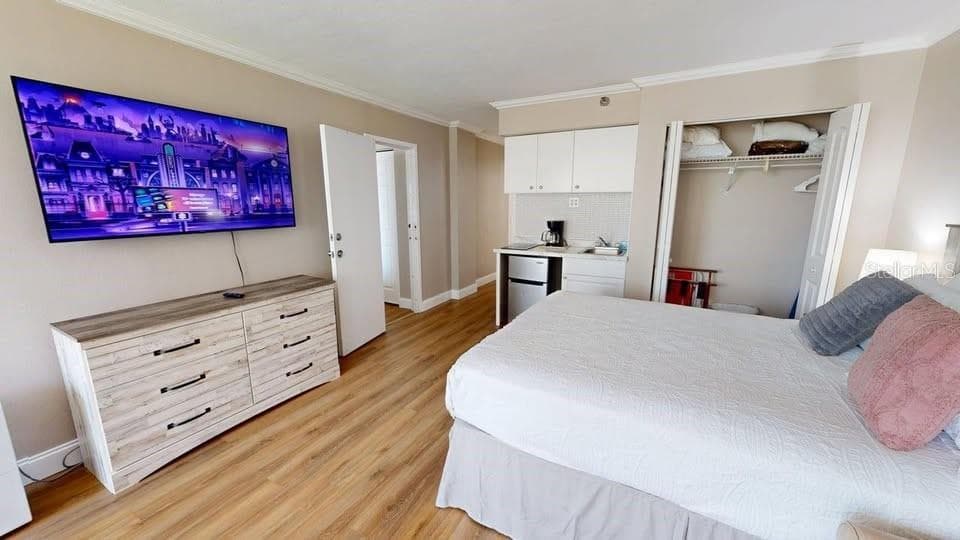 *#606 - Dresser and TV - 1909 S ATLANTIC AVE #605, DAYTONA BEACH