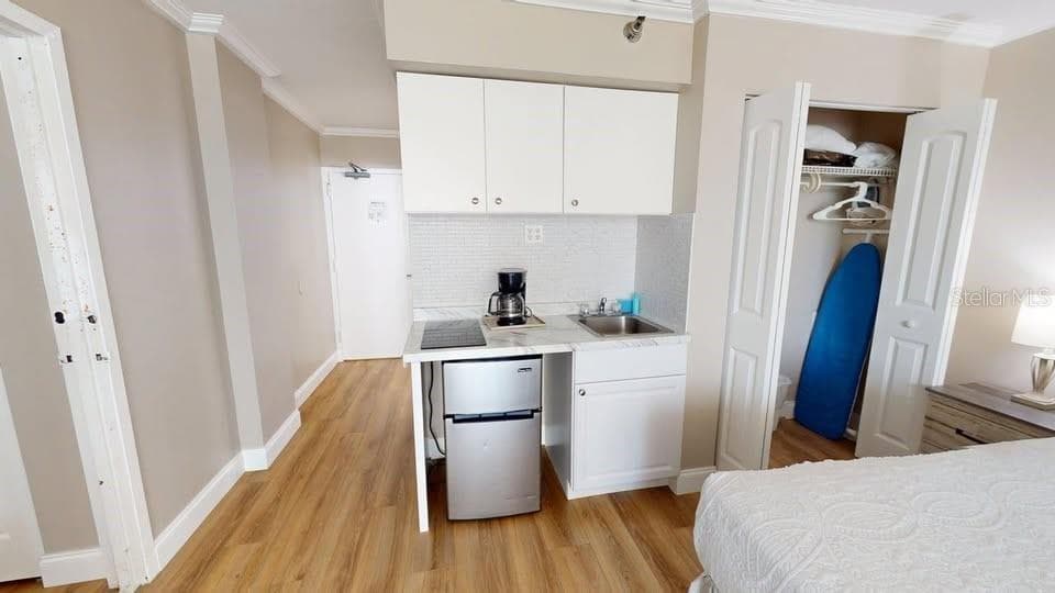 *#606 - Mini fridge and Kitchenette - 1909 S ATLANTIC AVE #605, DAYTONA BEACH