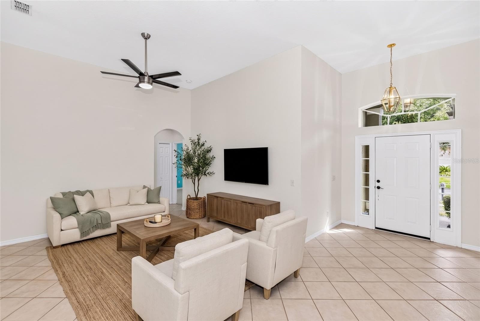 Single Family Residence at 330 LAKE AMBERLEIGH DR, WINTER GARDEN, photo 7 of 100