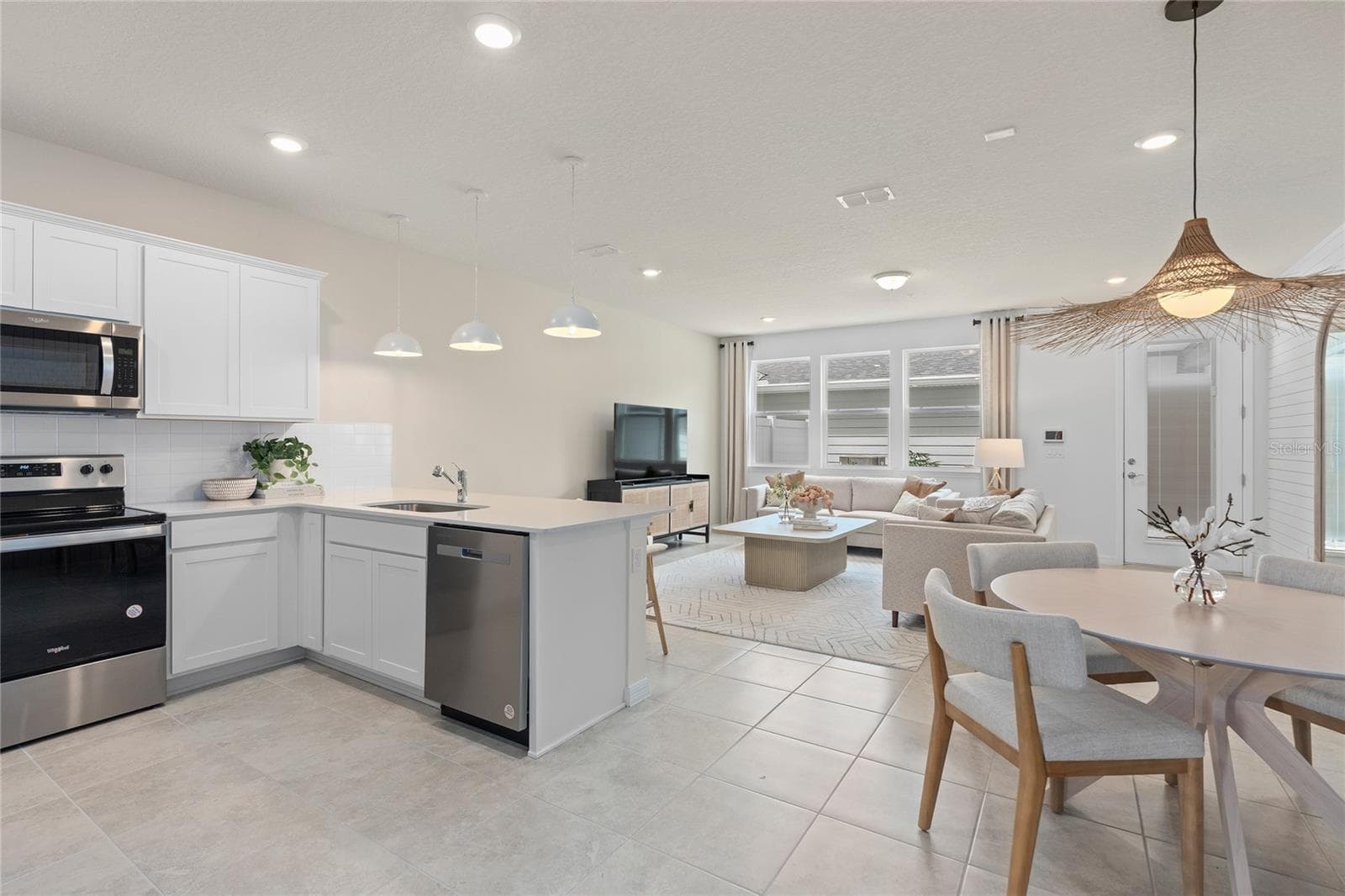 Model Home Design Only. Pictures and furnishings are for illustrative purposes only. Elevations, colors and options may vary. Furniture is for model home staging only. - 6403 ARGENT WOOD DRIVE, WINTER GARDEN
