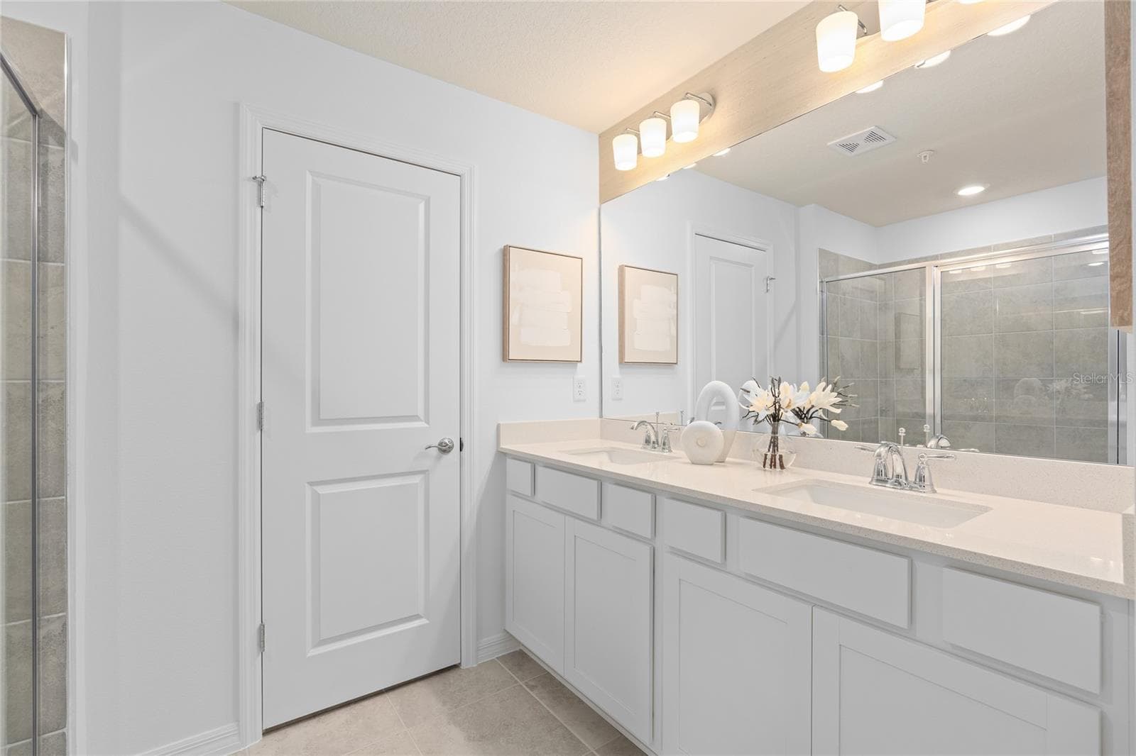 Model Home Design Only. Pictures and furnishings are for illustrative purposes only. Elevations, colors and options may vary. Furniture is for model home staging only. - 6403 ARGENT WOOD DRIVE, WINTER GARDEN