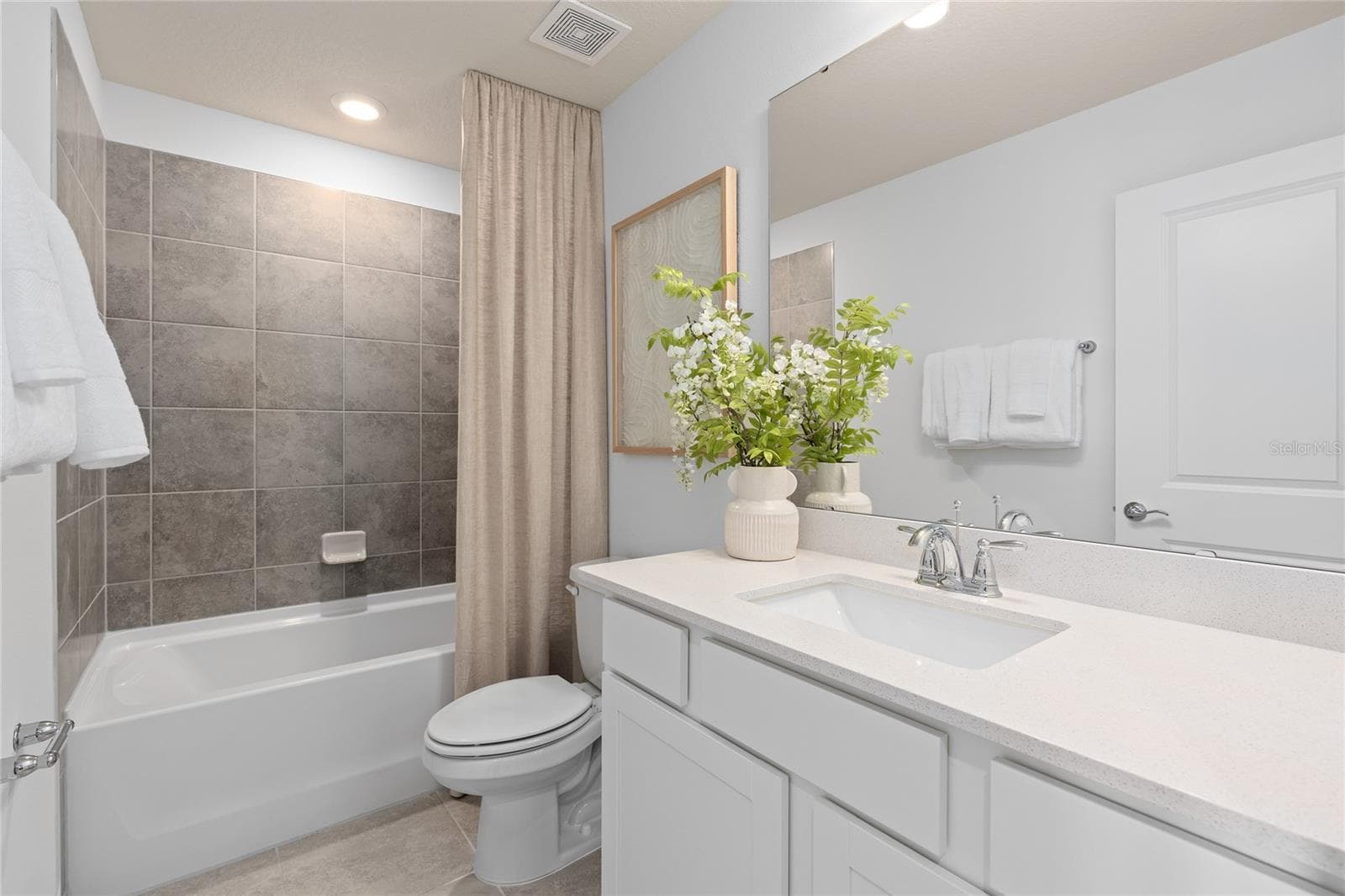 Model Home Design Only. Pictures and furnishings are for illustrative purposes only. Elevations, colors and options may vary. Furniture is for model home staging only. - 6403 ARGENT WOOD DRIVE, WINTER GARDEN