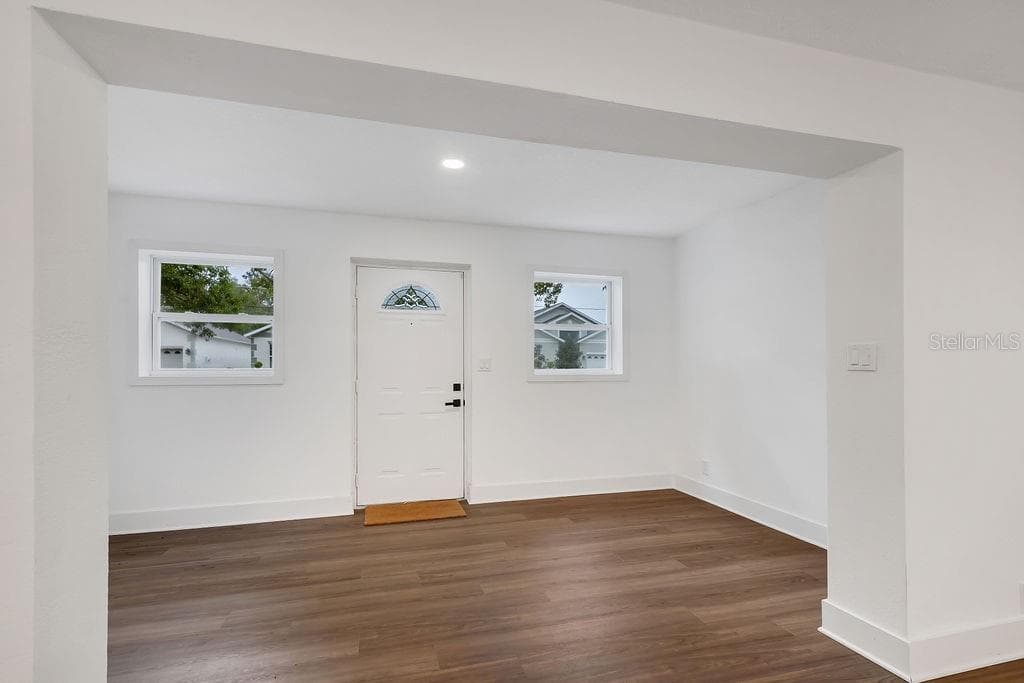 Single Family Residence at 842 DENNIS AVE, ORLANDO, photo 5 of 36