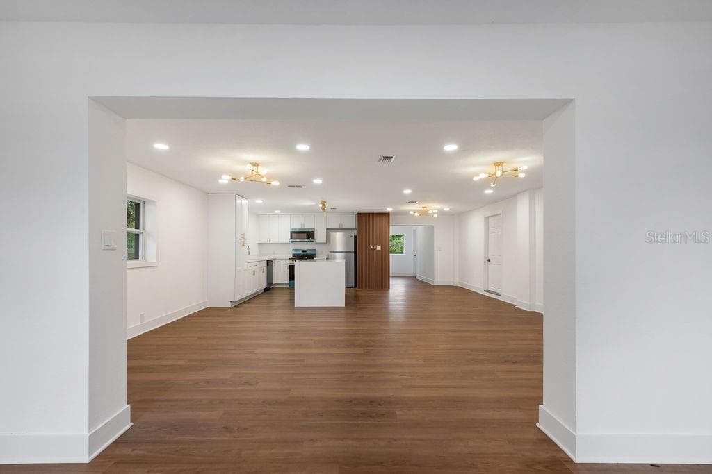 Single Family Residence at 842 DENNIS AVE, ORLANDO, photo 6 of 36